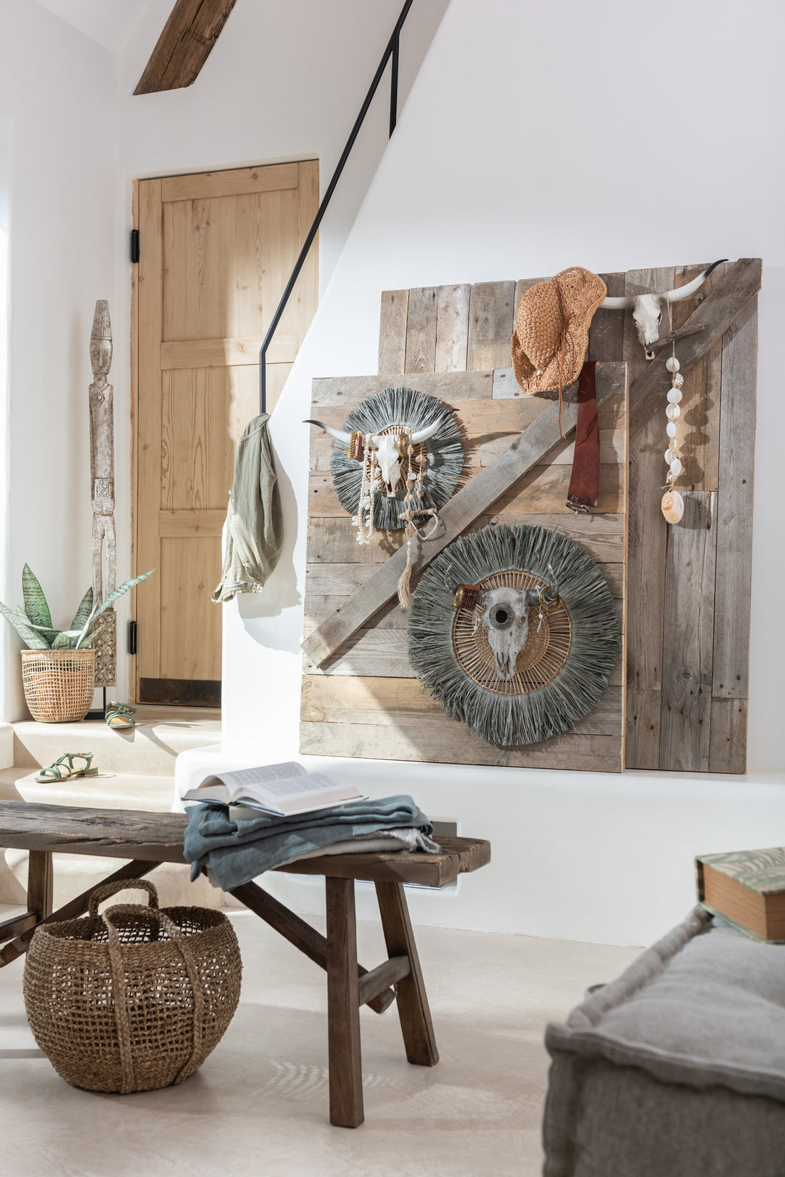 Beeld Te Voet Kali Alabasia Hout Grijs Medium Assortiment Van 2