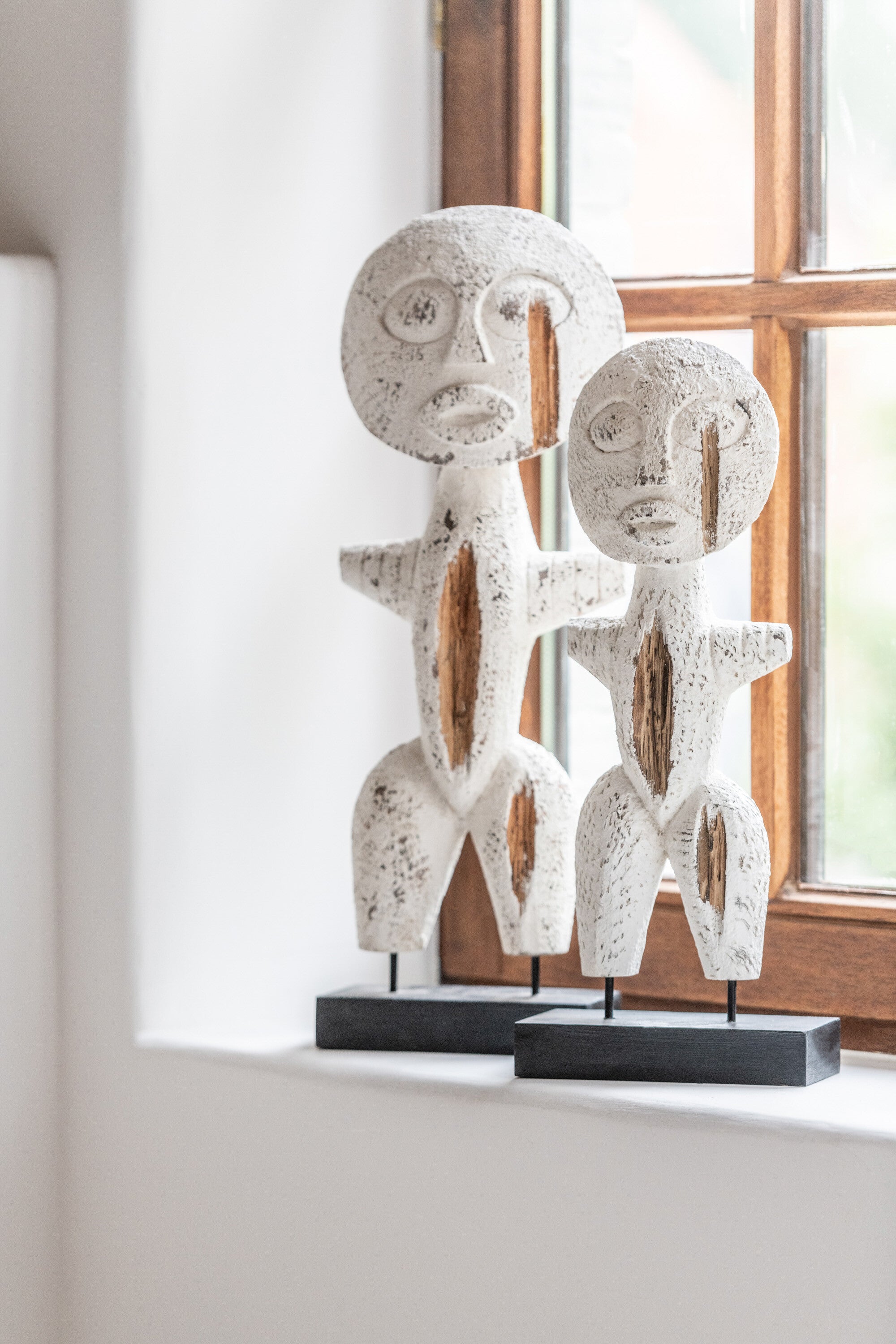 J-Line Figuur Primitief Albasia Hout Wit Medium