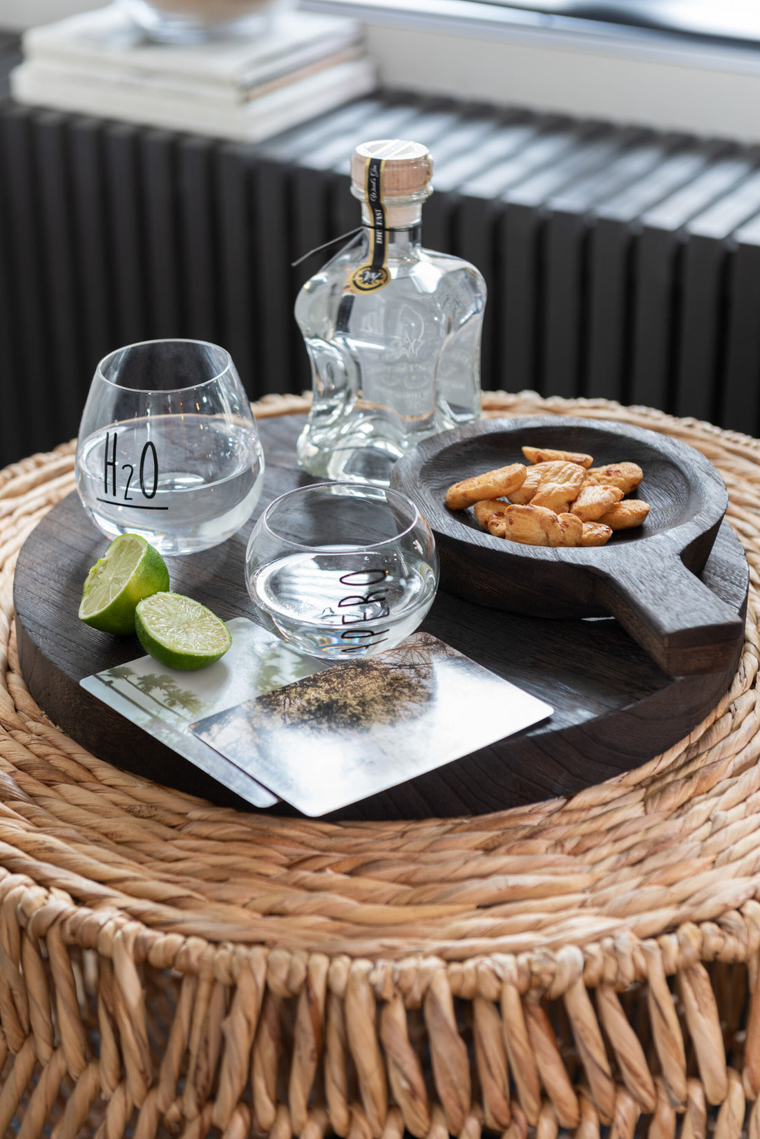 J-Line Schaal Rond Handvat Paulownia Hout Donker Bruin Small