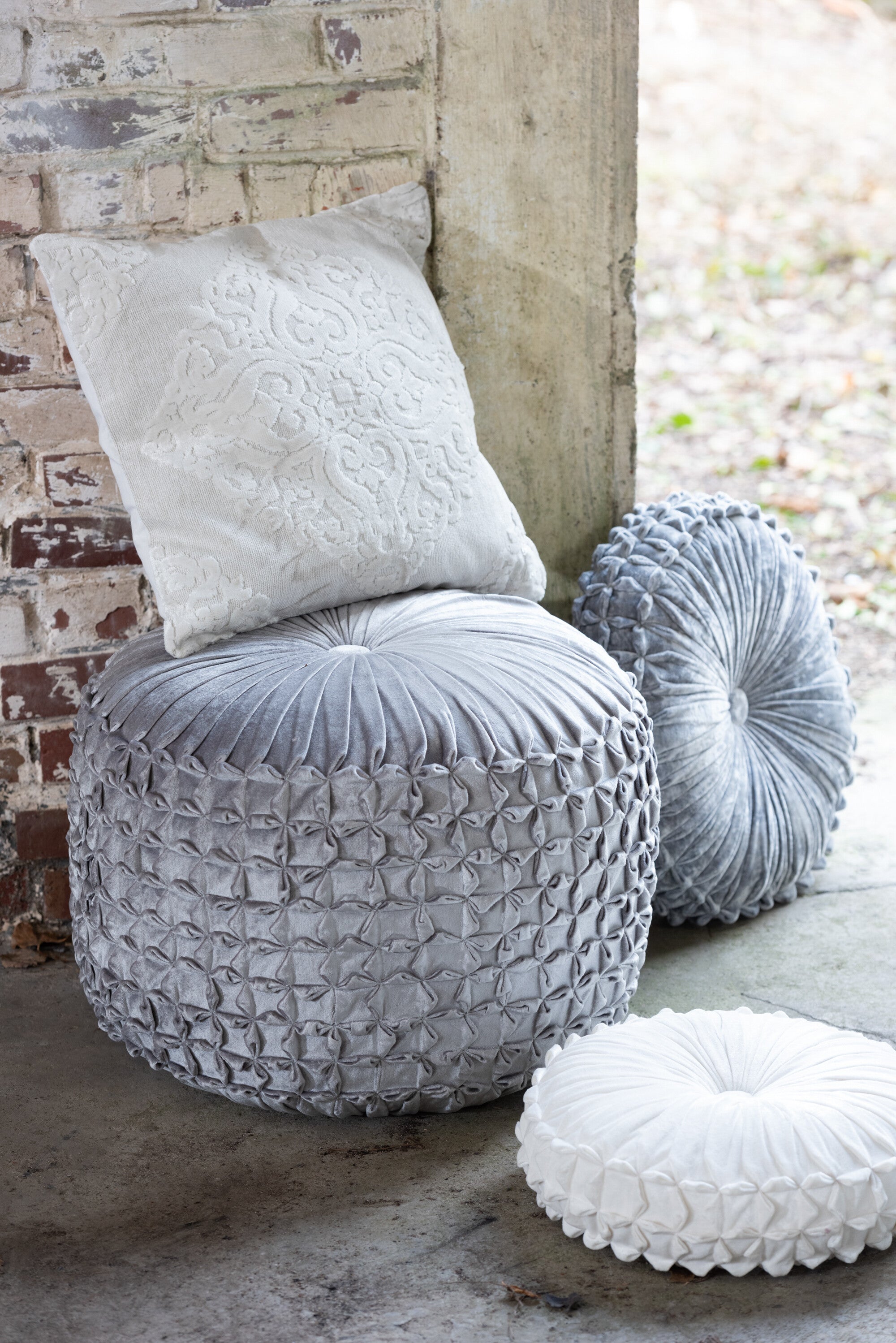 J-Line Kussen Viva Rond Polyester Zilver