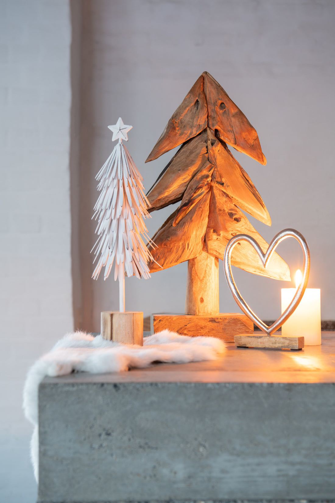 Boom uit stukken teakhout, natuurlijk, klein