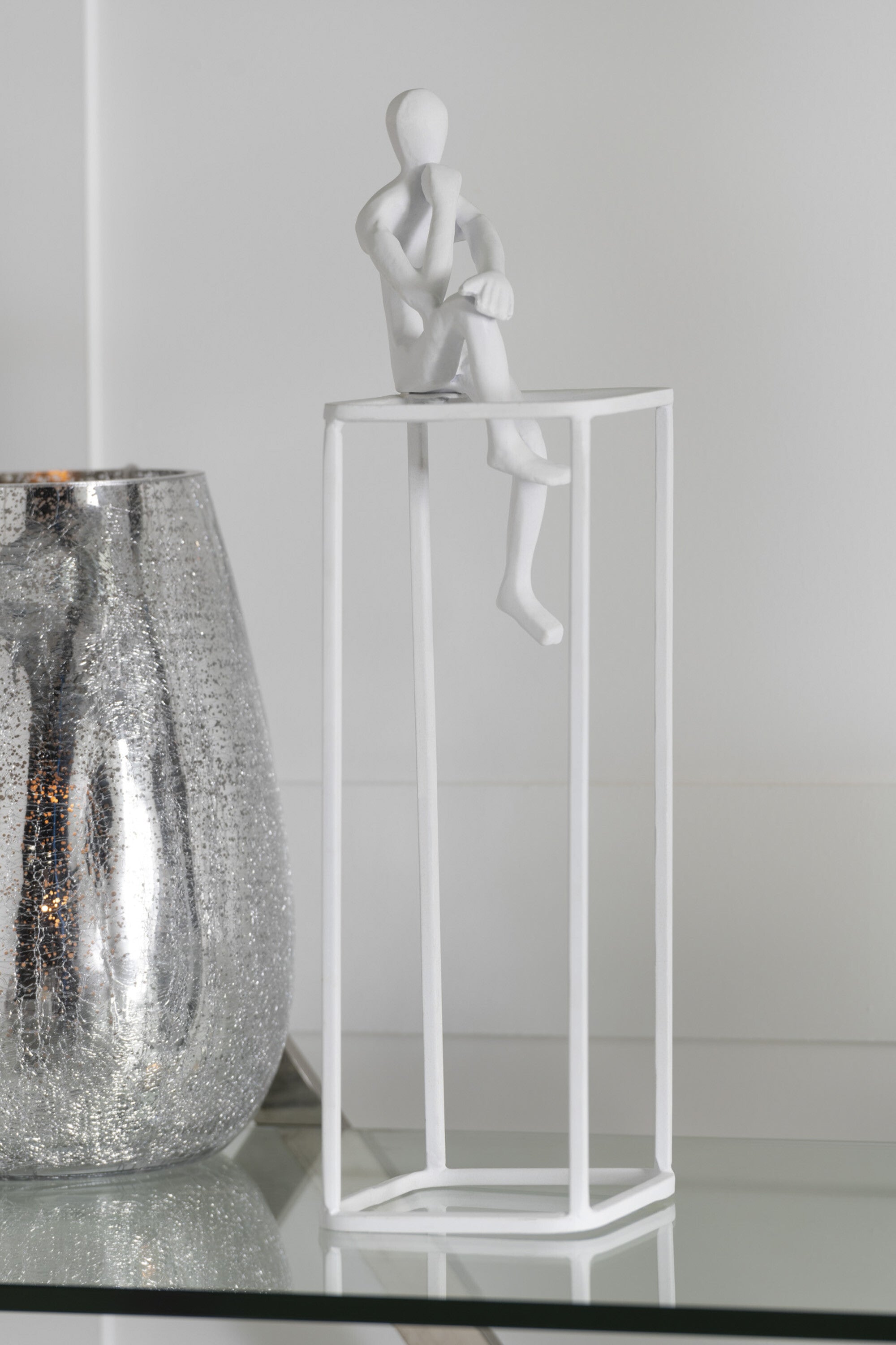 J-Line Figuur Rust Op Kubus Aluminium Wit