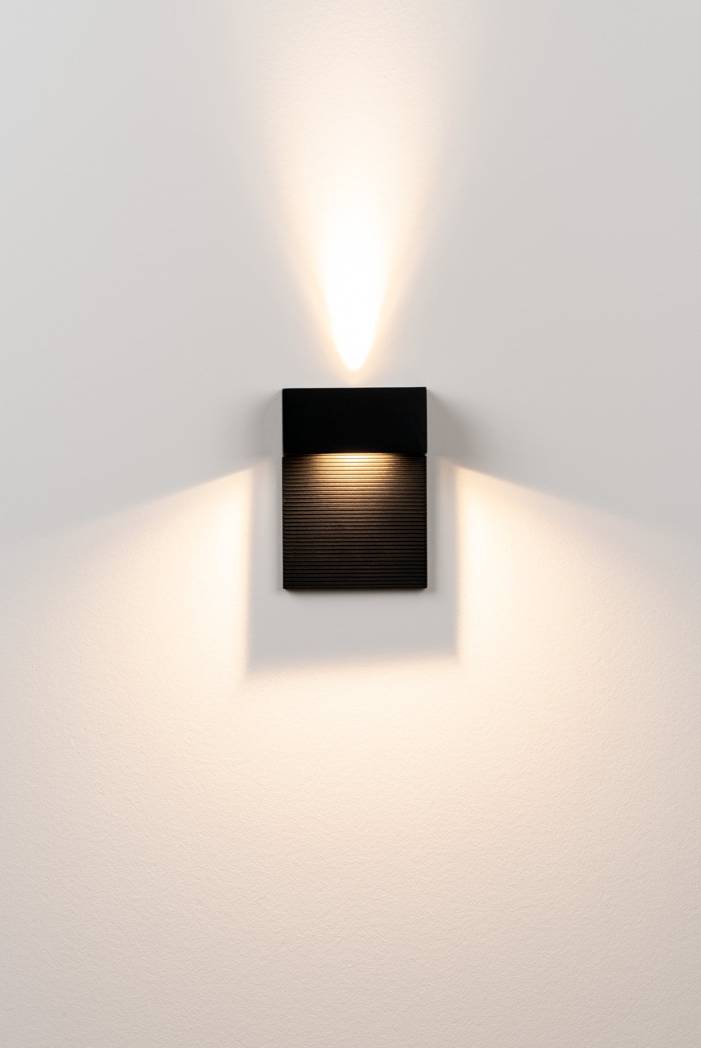 Mini wandlamp H.15 G9 gestructureerd zwart