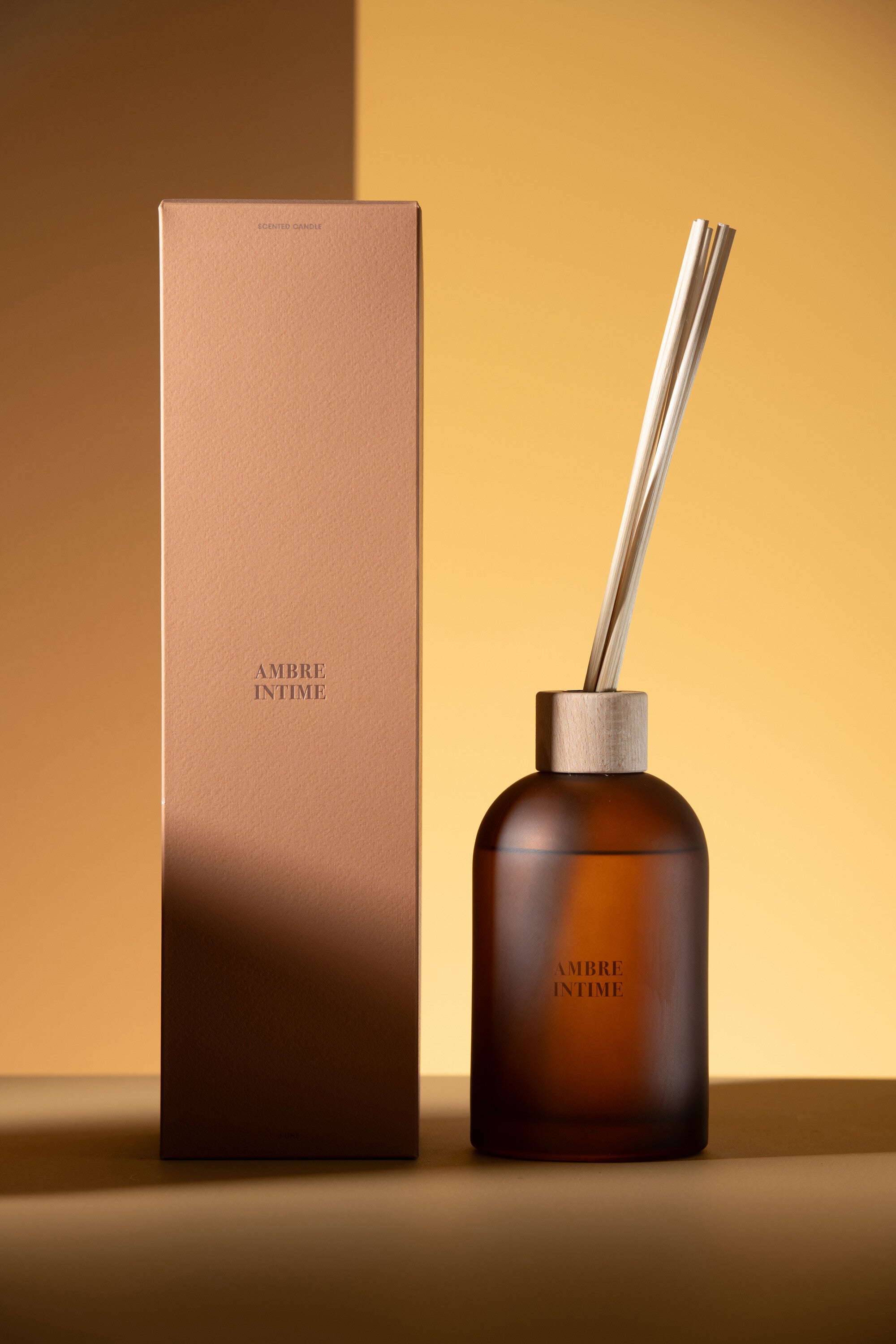 J-Line geurolie + stokjes - Essential Accords - Ambre Intime - oker