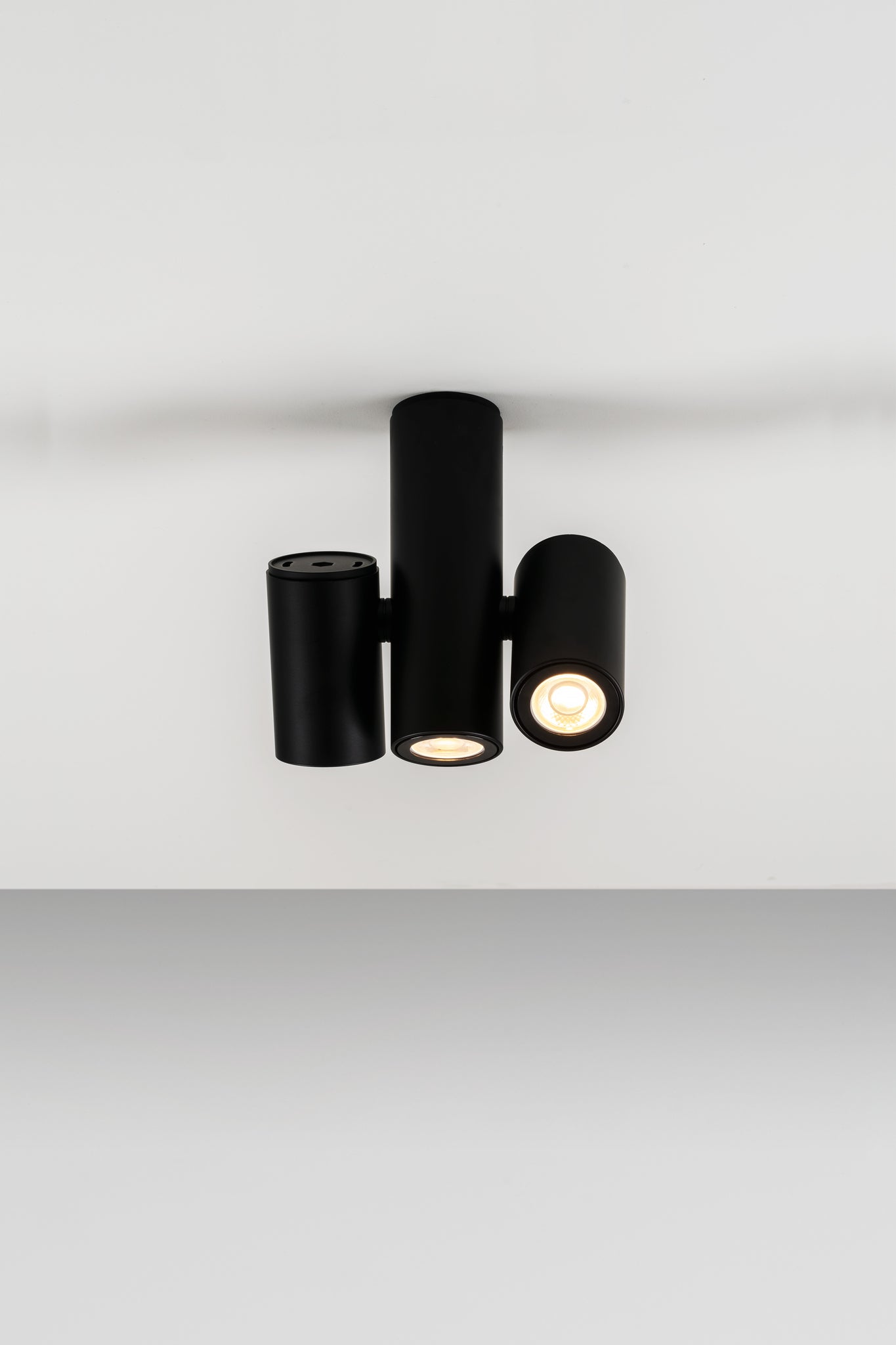 Kronn plafondlamp 3 x GU10 zwart met structuur