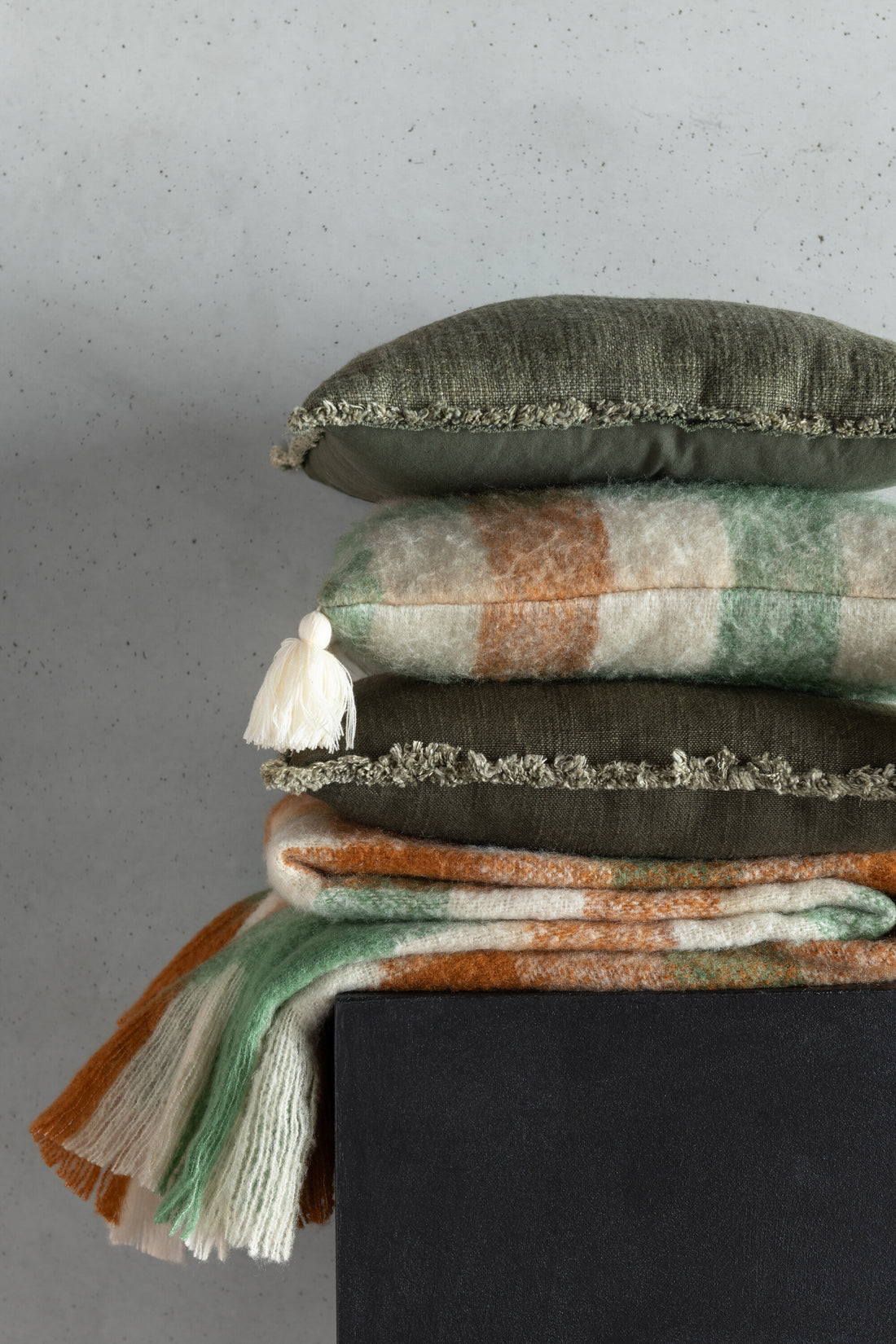 J-Line Kussen Ruitjes+Kwastjes Acryl Wit/Groen/Bruin