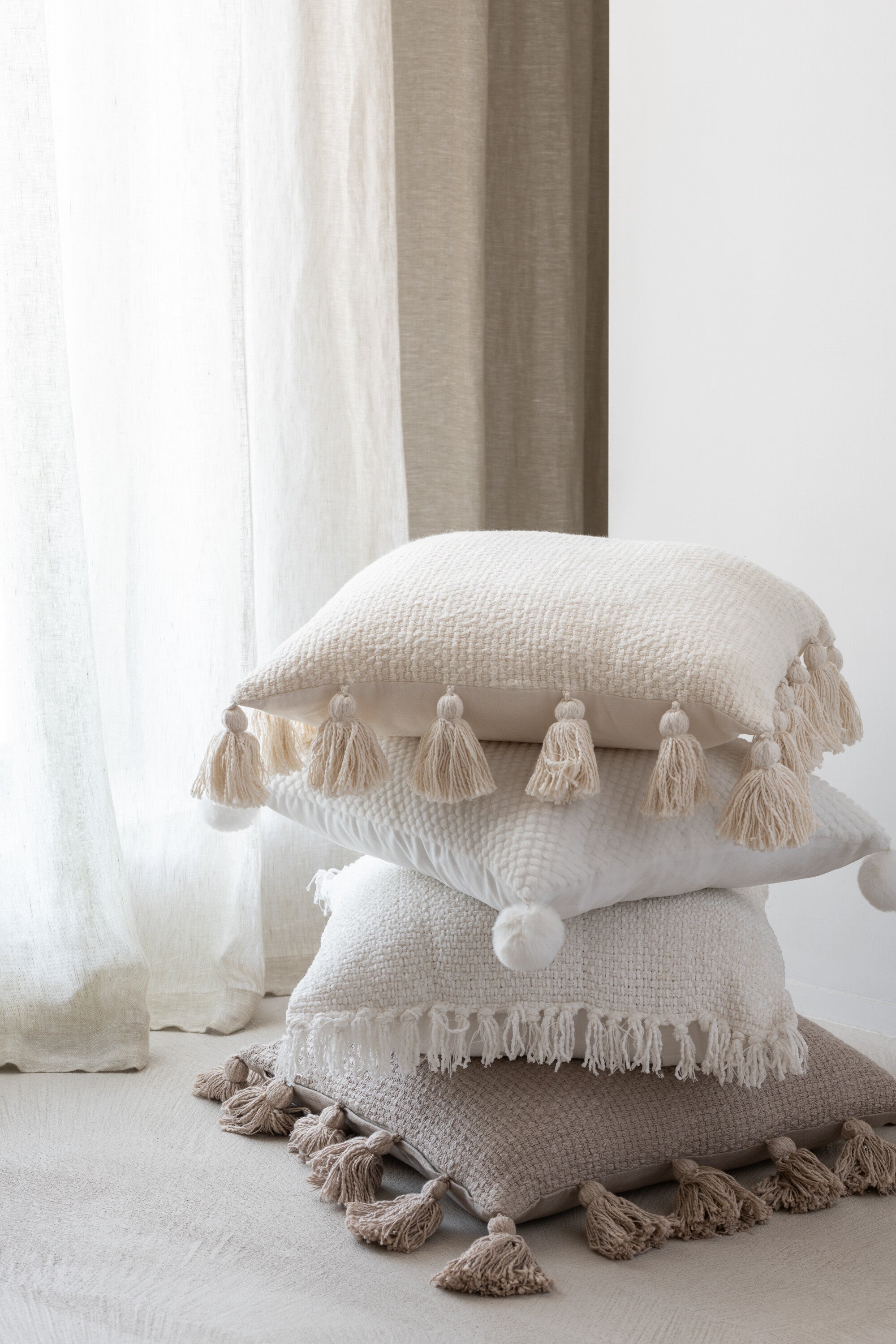 J-Line Kussen Zacht Pompoms Polyester Wit