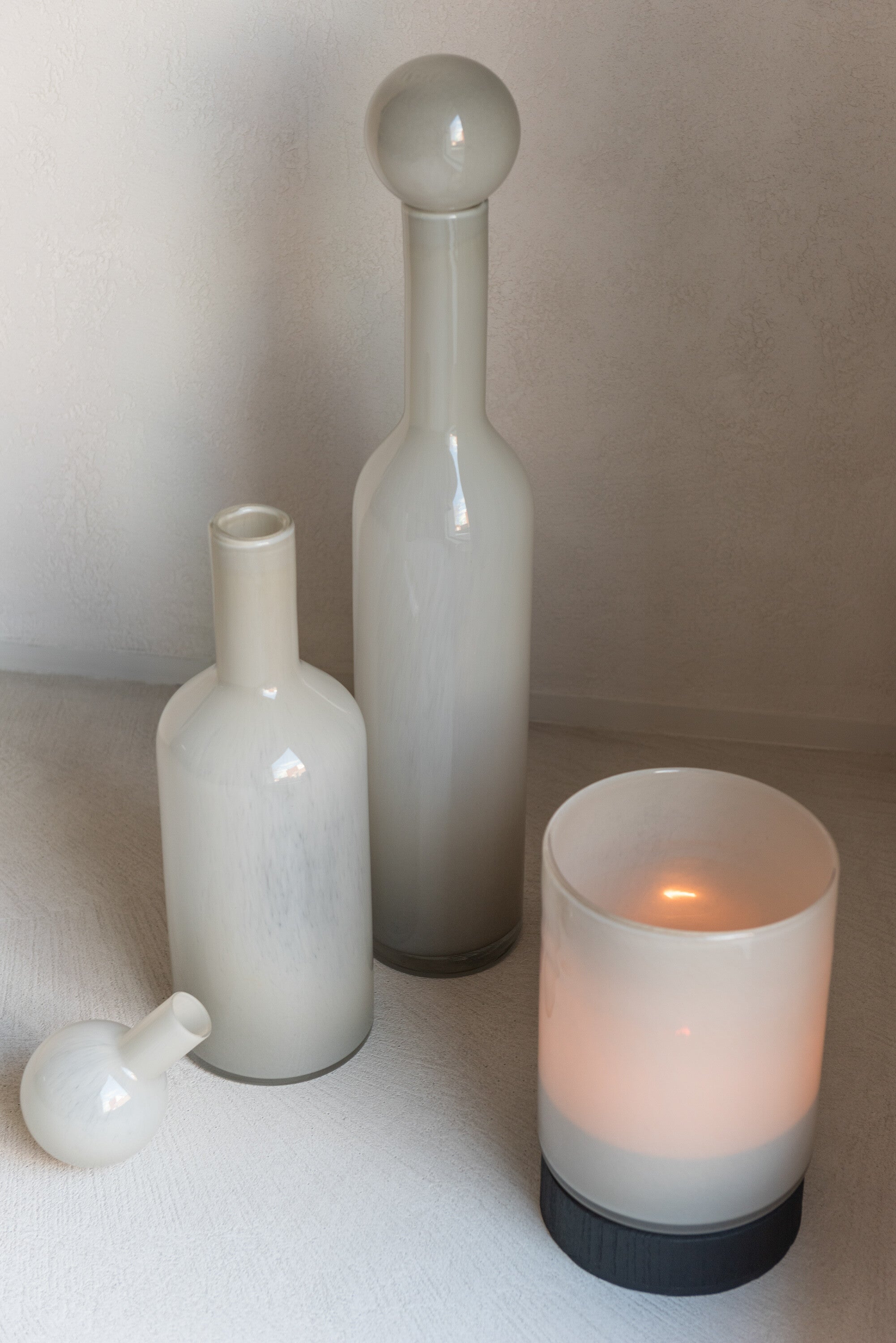 Vaas Fles+Dop Effen Glas Grijs Groot