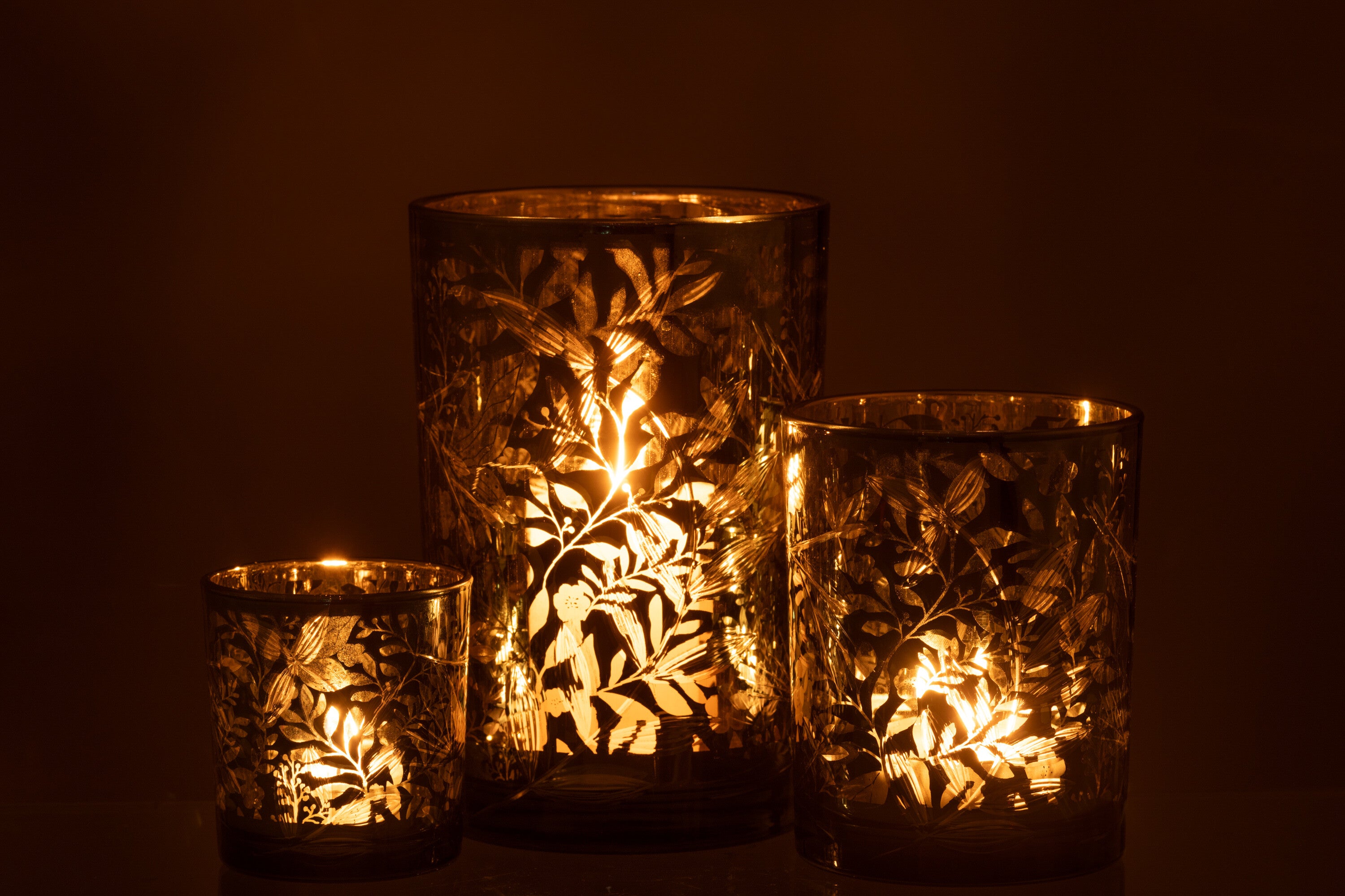 Orkaan laat glas groen/antiek goud groot achter.