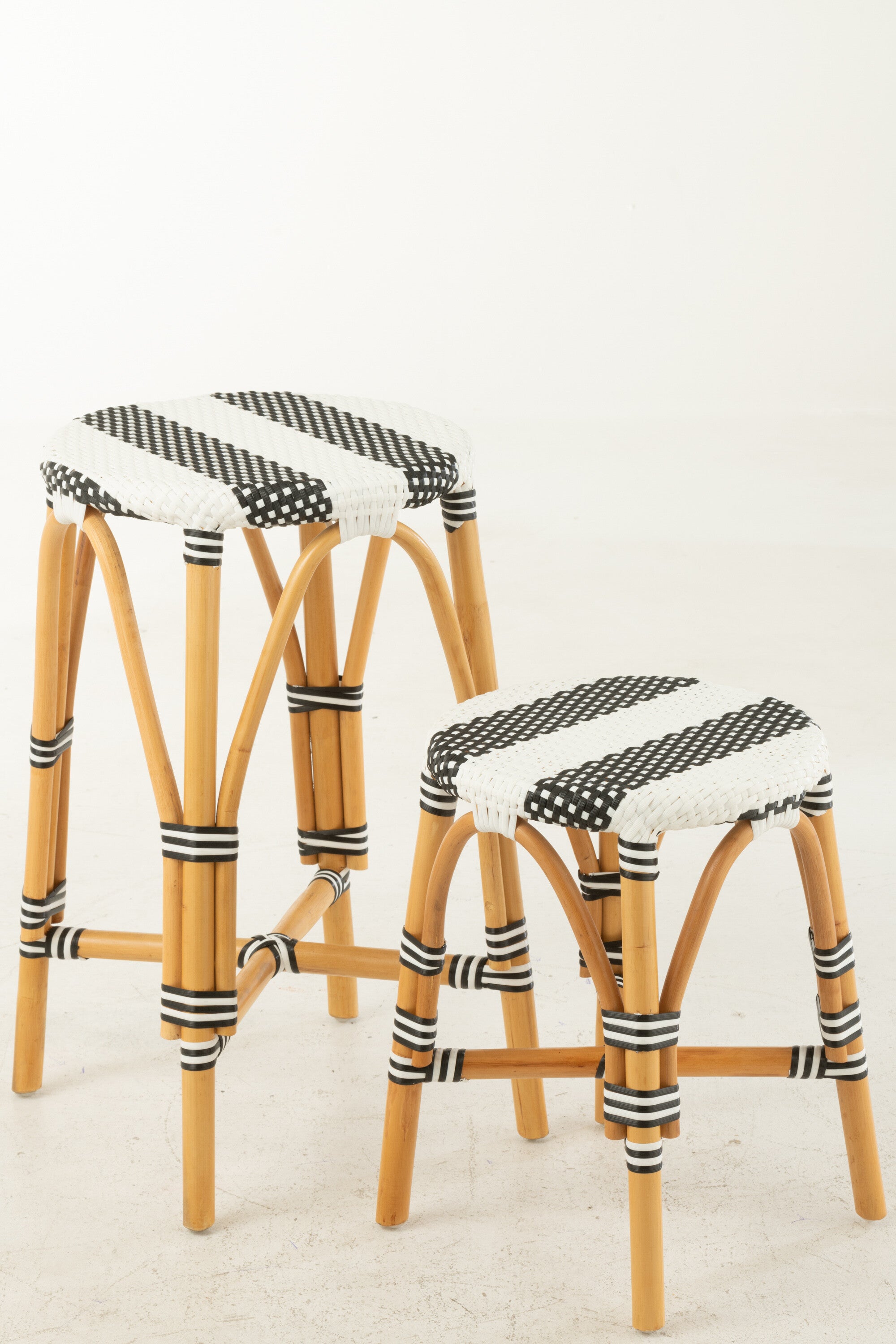 Kruk Rotan Zwart/Wit Groot