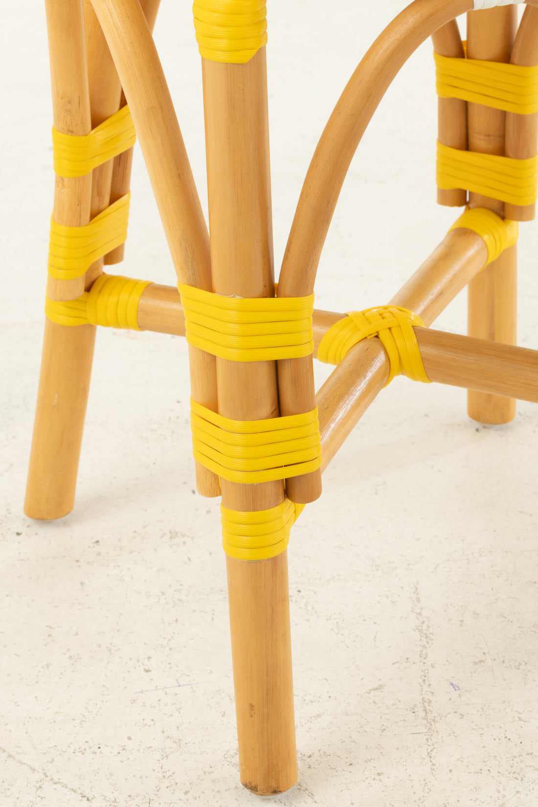 Kruk Rotan Geel/Wit Klein