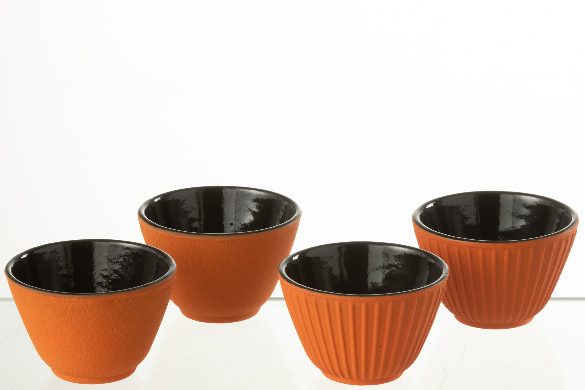 Doos met 2 theekopjes van metaal in oranje assortiment 2