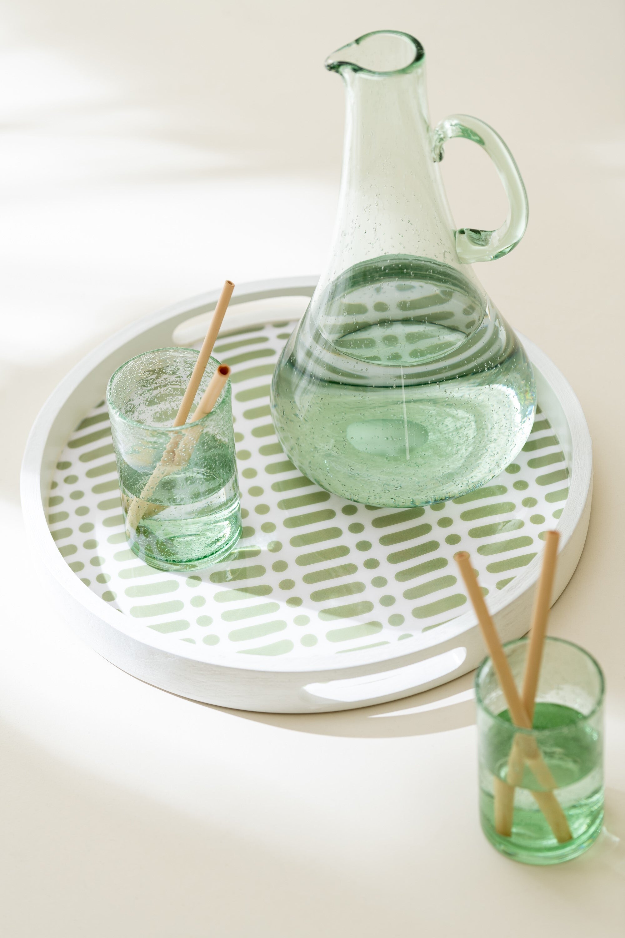 Dienblad rond met handvatten mangohout groen/wit