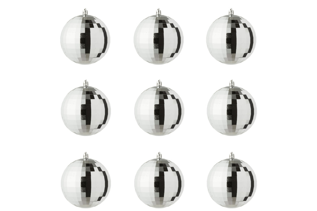 Doos met 9 kerstbal discoballen van plastic in zilverkleurige uitvoering.