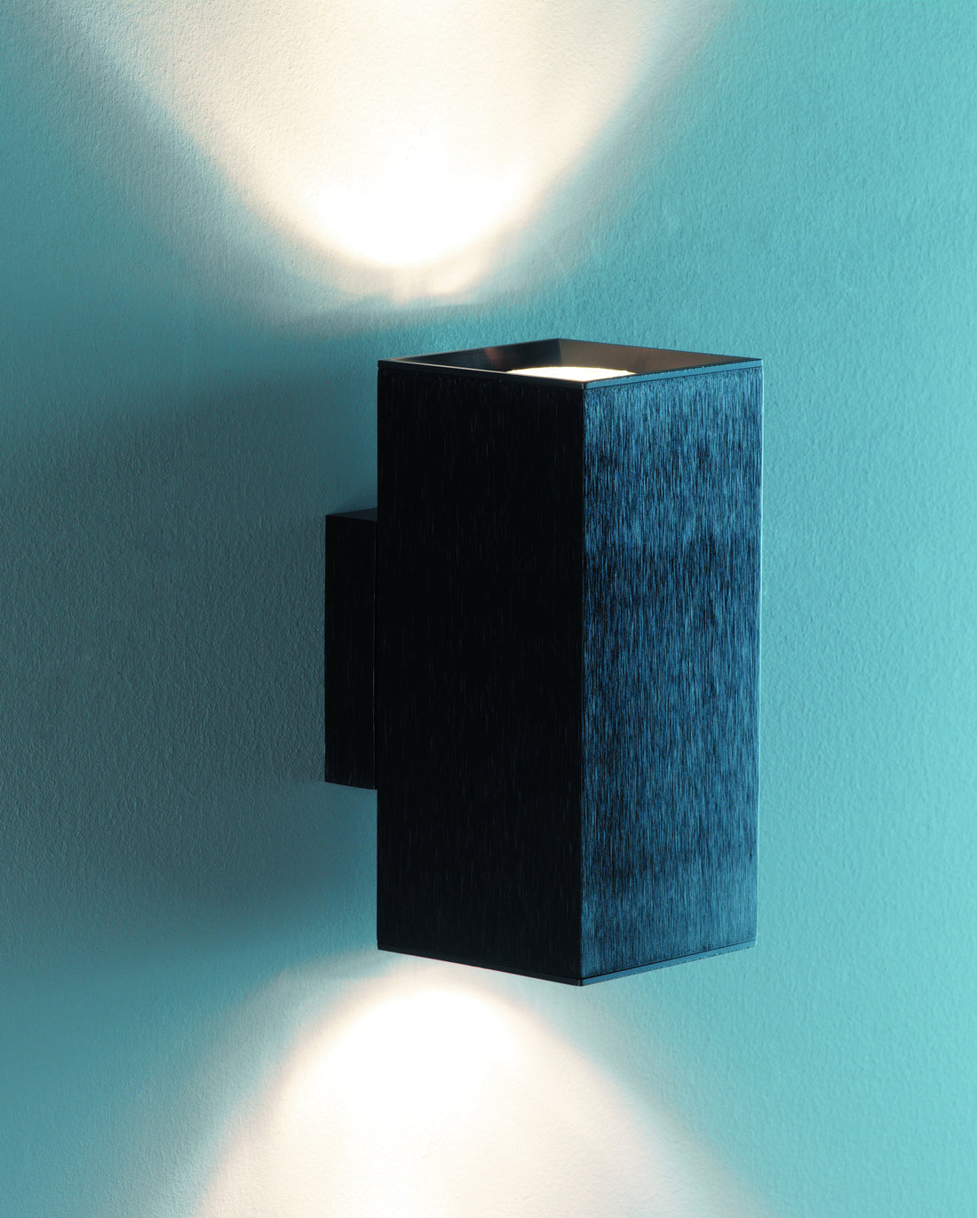 Dau 80 wandlamp 2 x GU10 geborsteld zwart aluminium