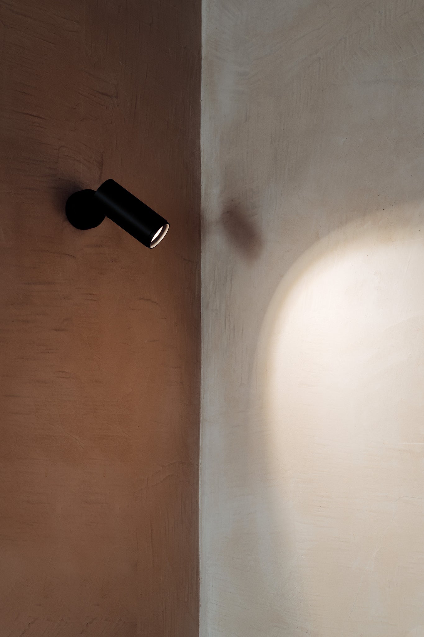 Haul 55 wand-/plafondlamp GU10 H 9 cm zwart gestructureerd