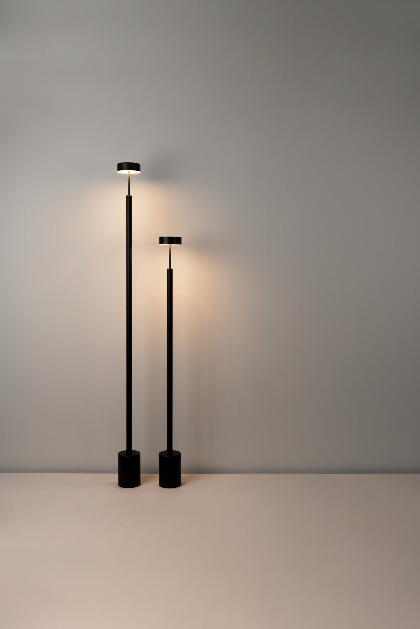 Peak vloerlamp H.130 cm LED PCB gestructureerd zwart
