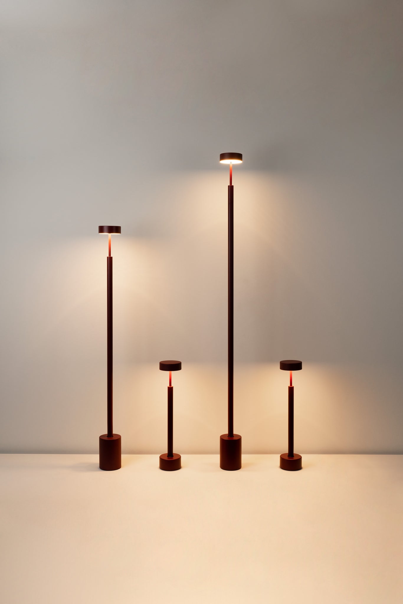 Peak vloerlamp h.170 cm LED PCB gestructureerd bordeaux
