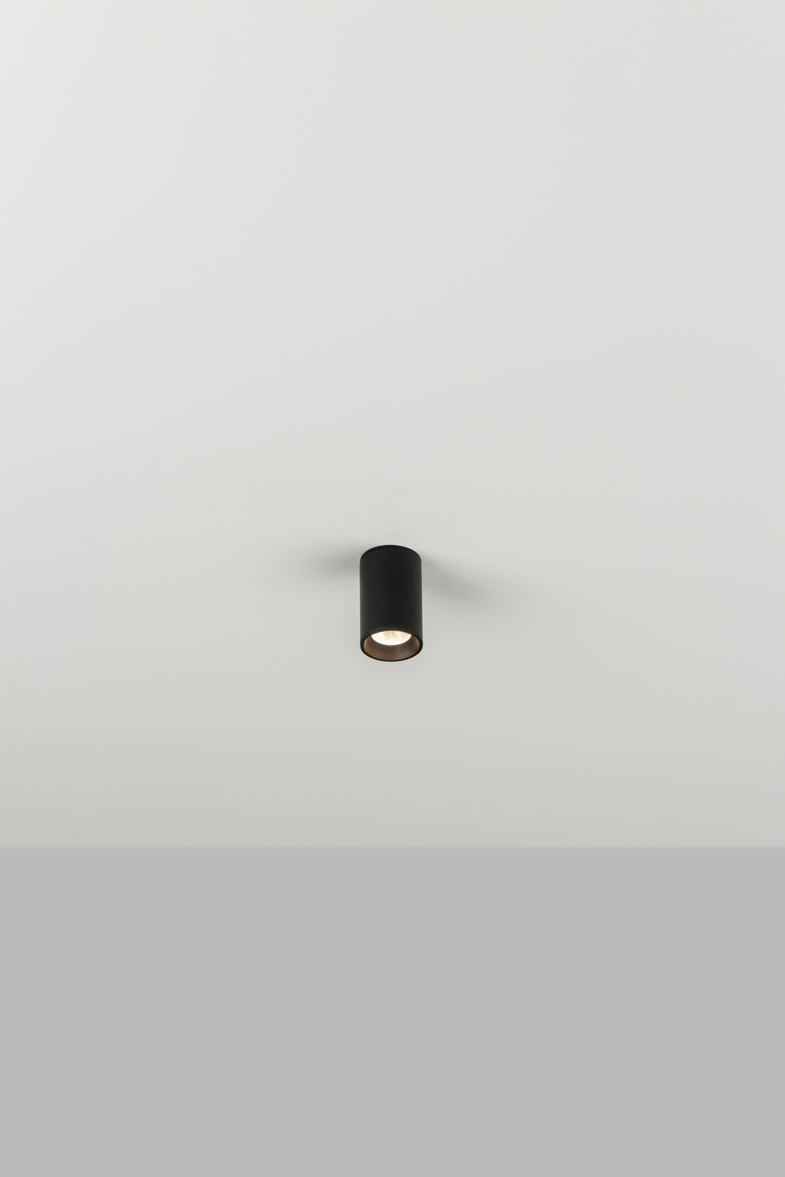 Haul 40 plafondlamp H. 6 cm LED DOB 5W gestructureerd zwart
