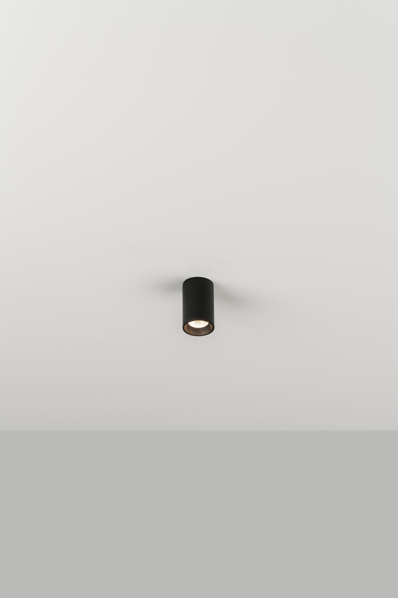 Haul 40 plafondlamp H. 6 cm LED DOB 5W gestructureerd zwart