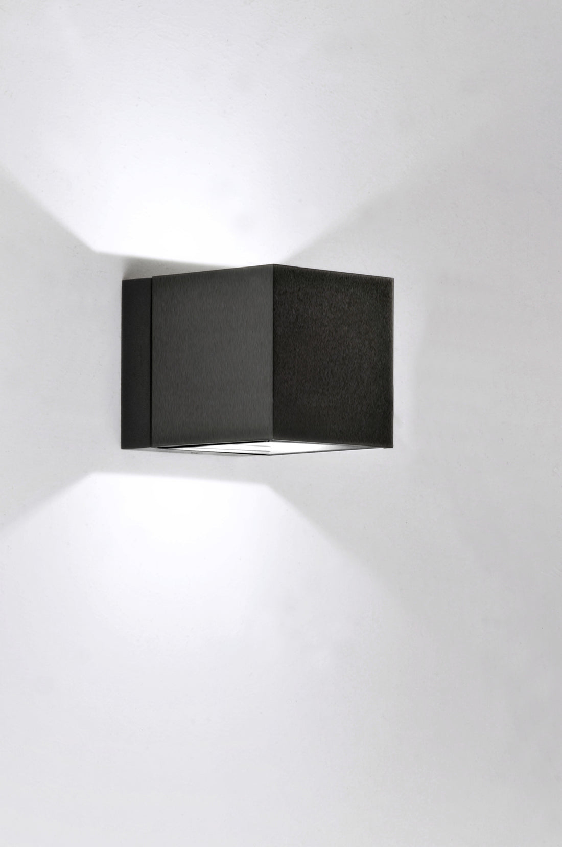 Dau 80 Wandlamp 2 x LED DOB geborsteld zwart aluminium