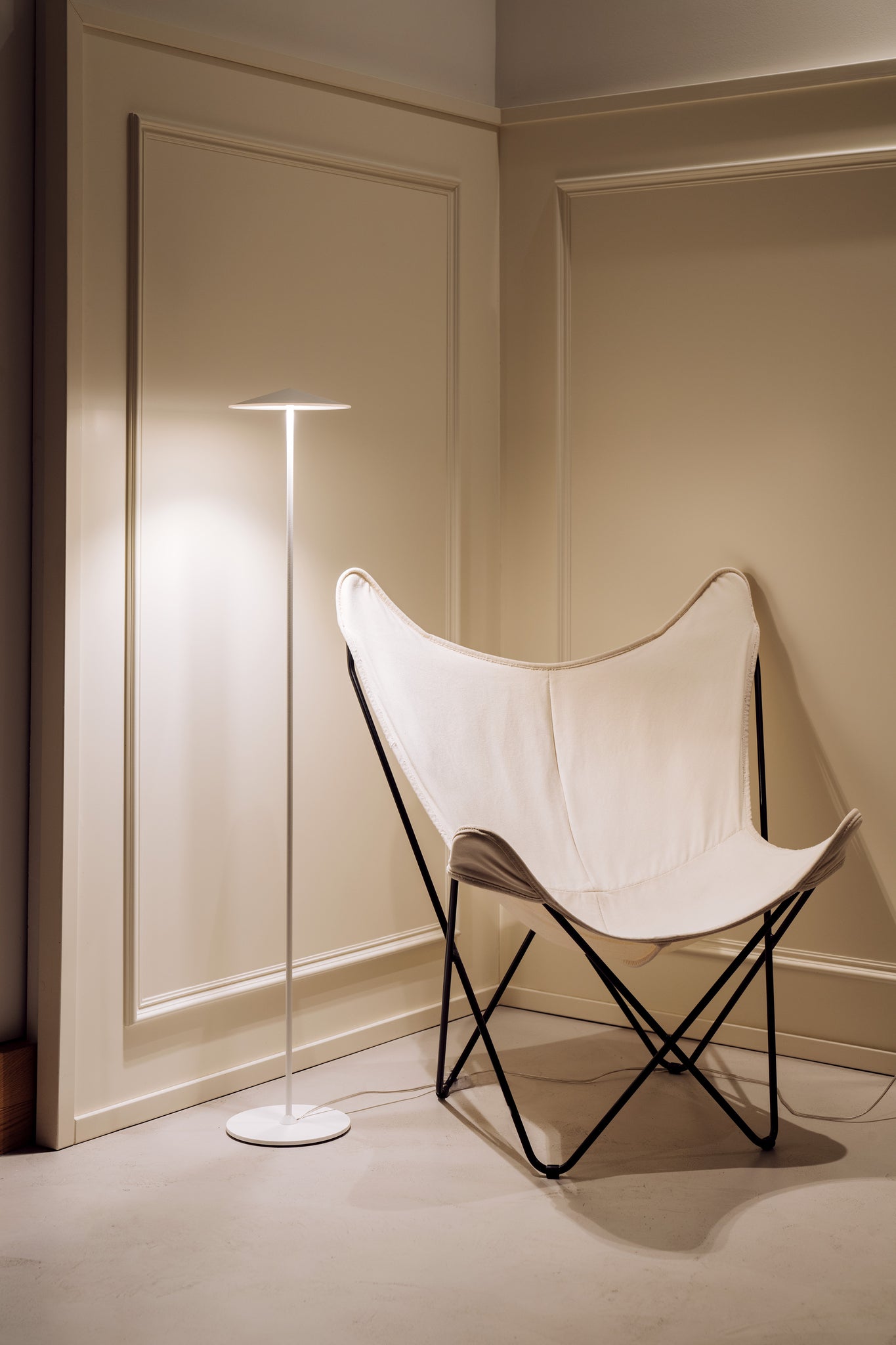 Pla vloerlamp 120 wit met structuur