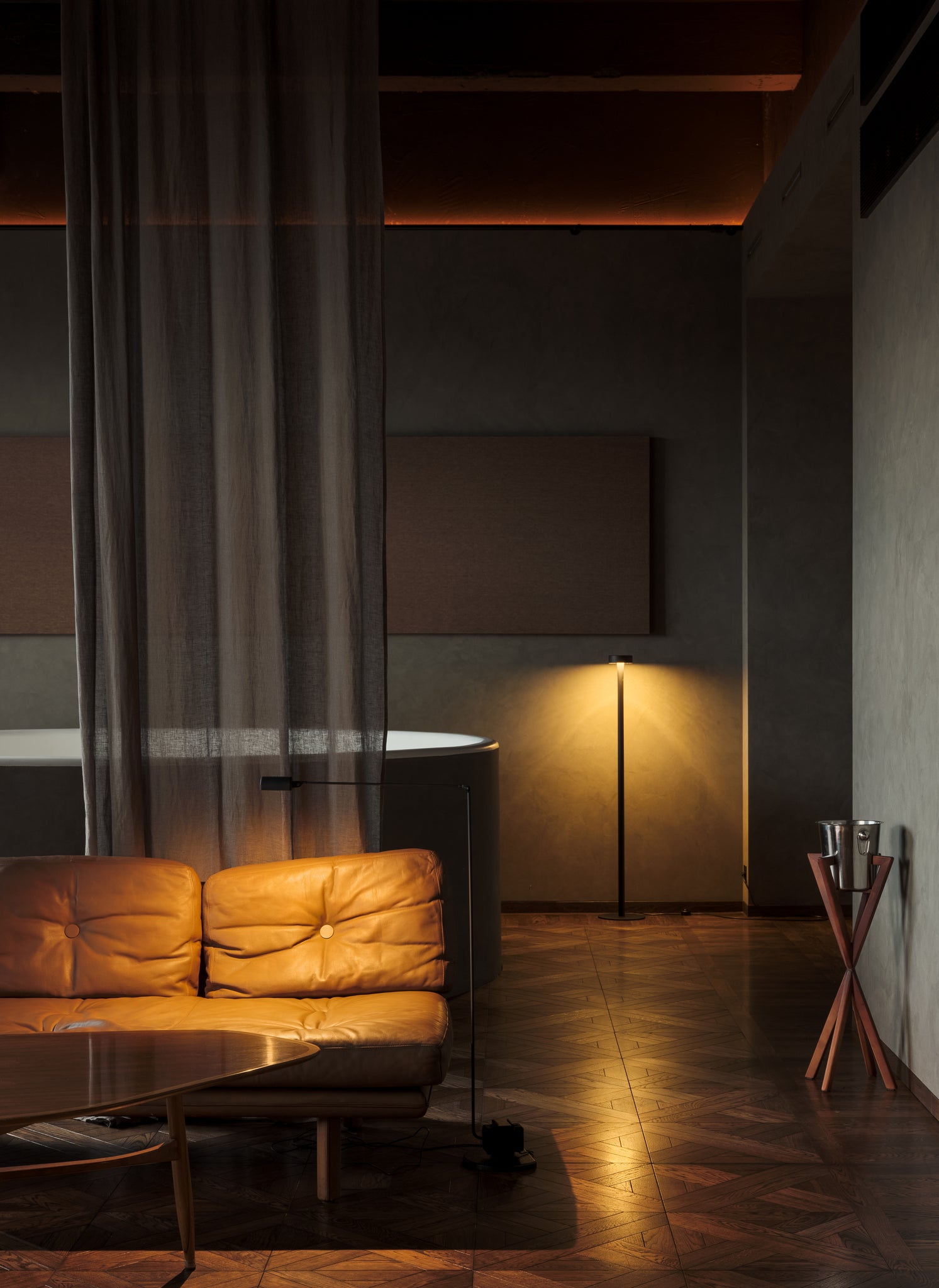 Peak Lane tafellamp met LED-printplaat om aan tafel te bevestigen
