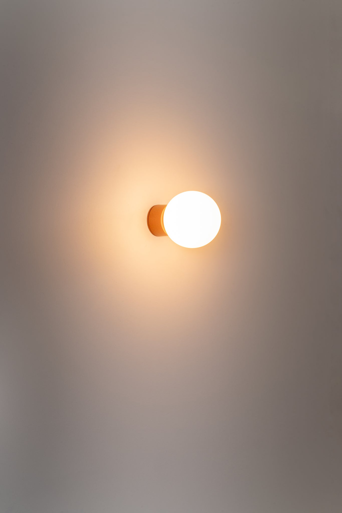 Symphony wandlamp G9 gestructureerd koper