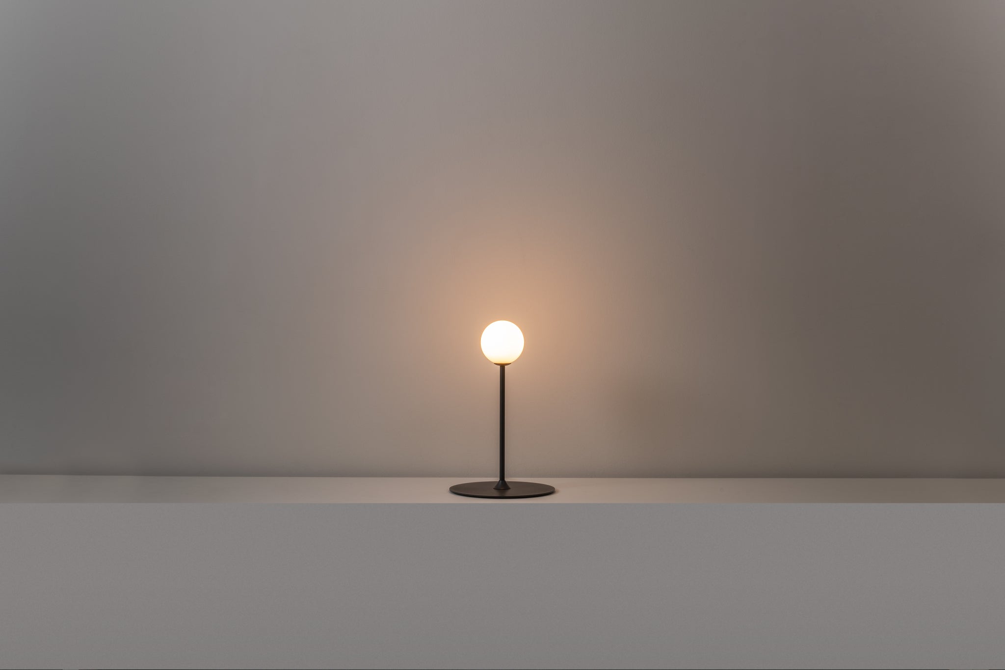 Symphony tafellamp G9 H. 38 cm gestructureerd antracietgrijs