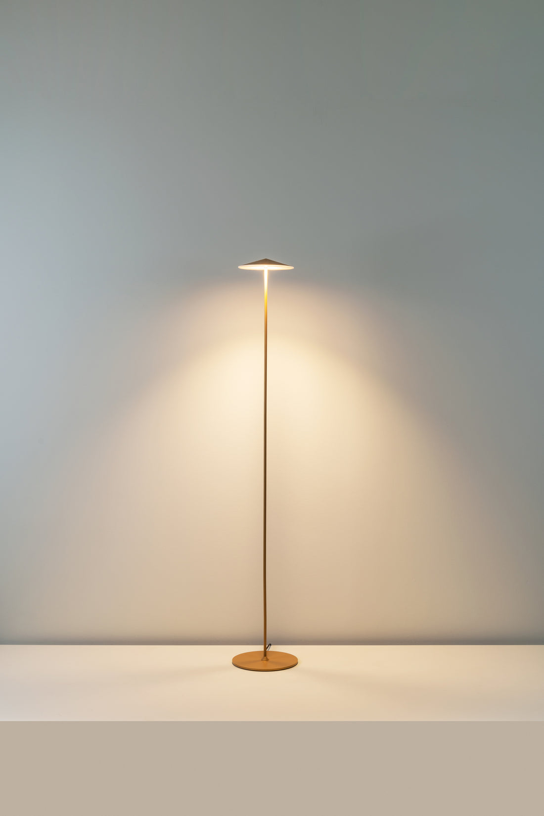 Pla Vloerlamp 160 metalliek goud