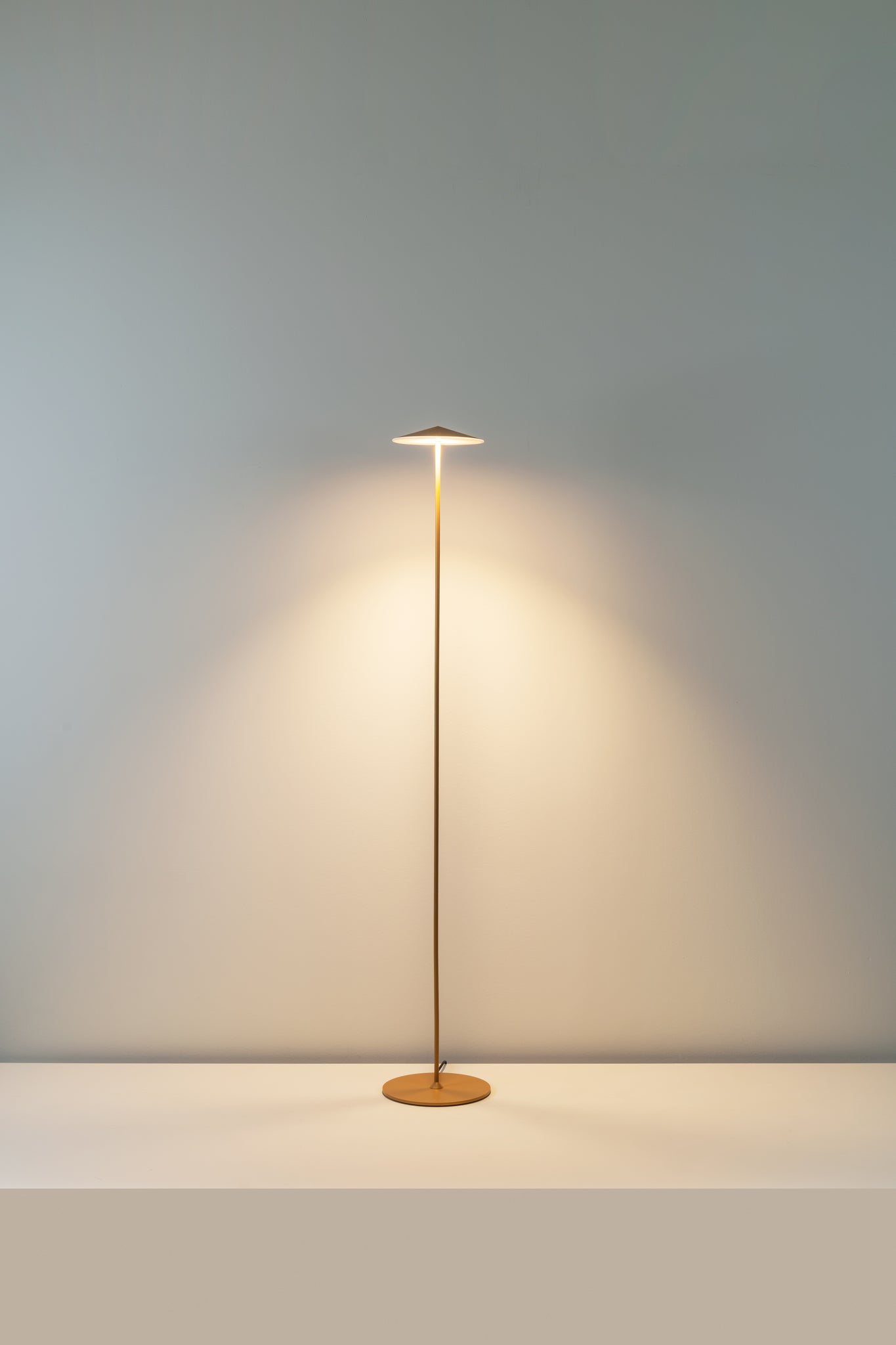 Pla Vloerlamp 160 metalliek goud