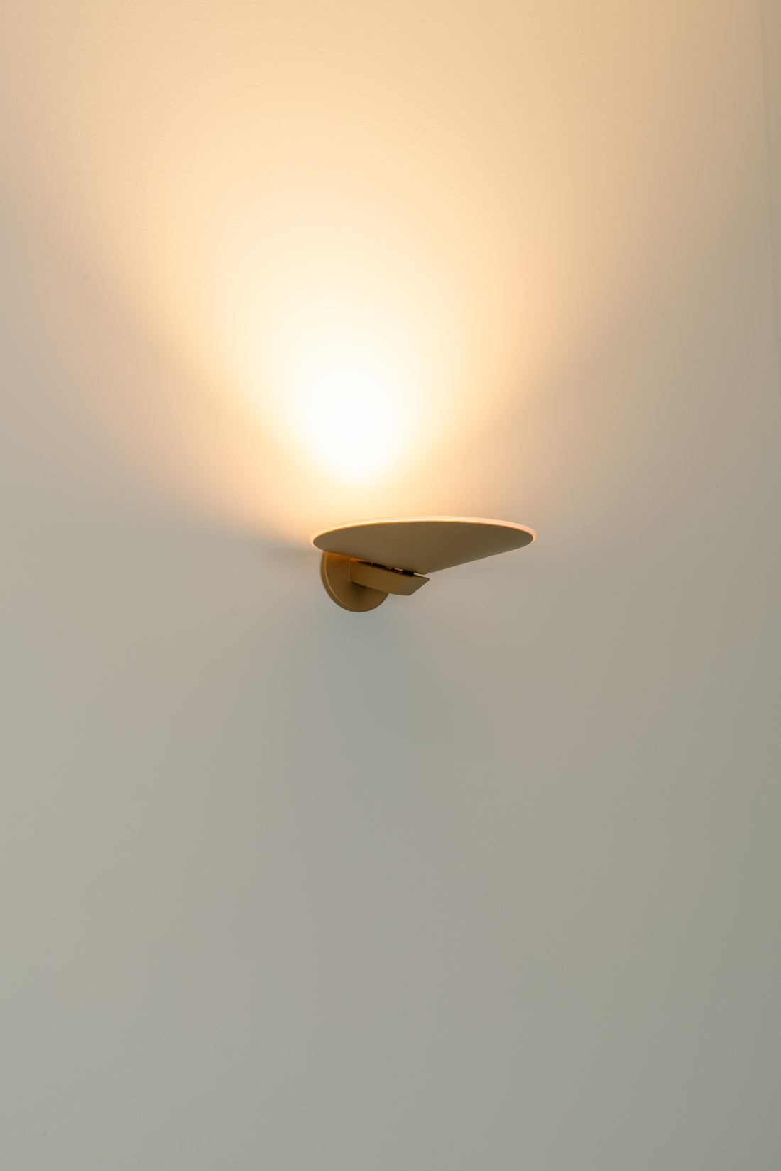 Pla wandlamp LED metallic goud