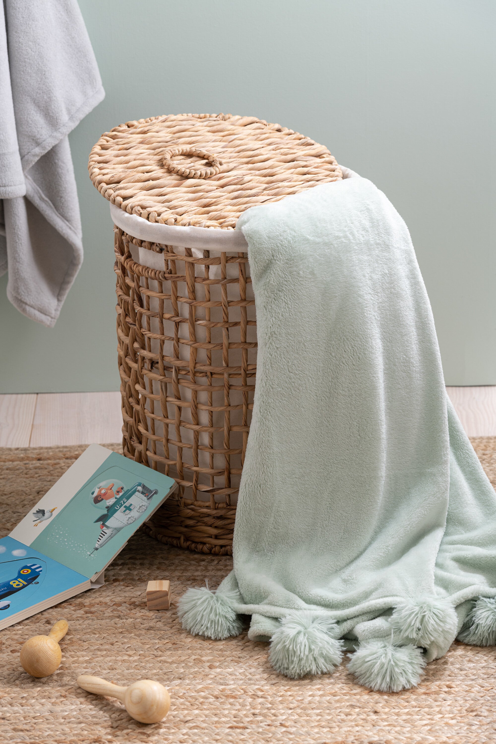 J-Line Plaid Pompom - polyester - licht groen - 170 x 130 cm