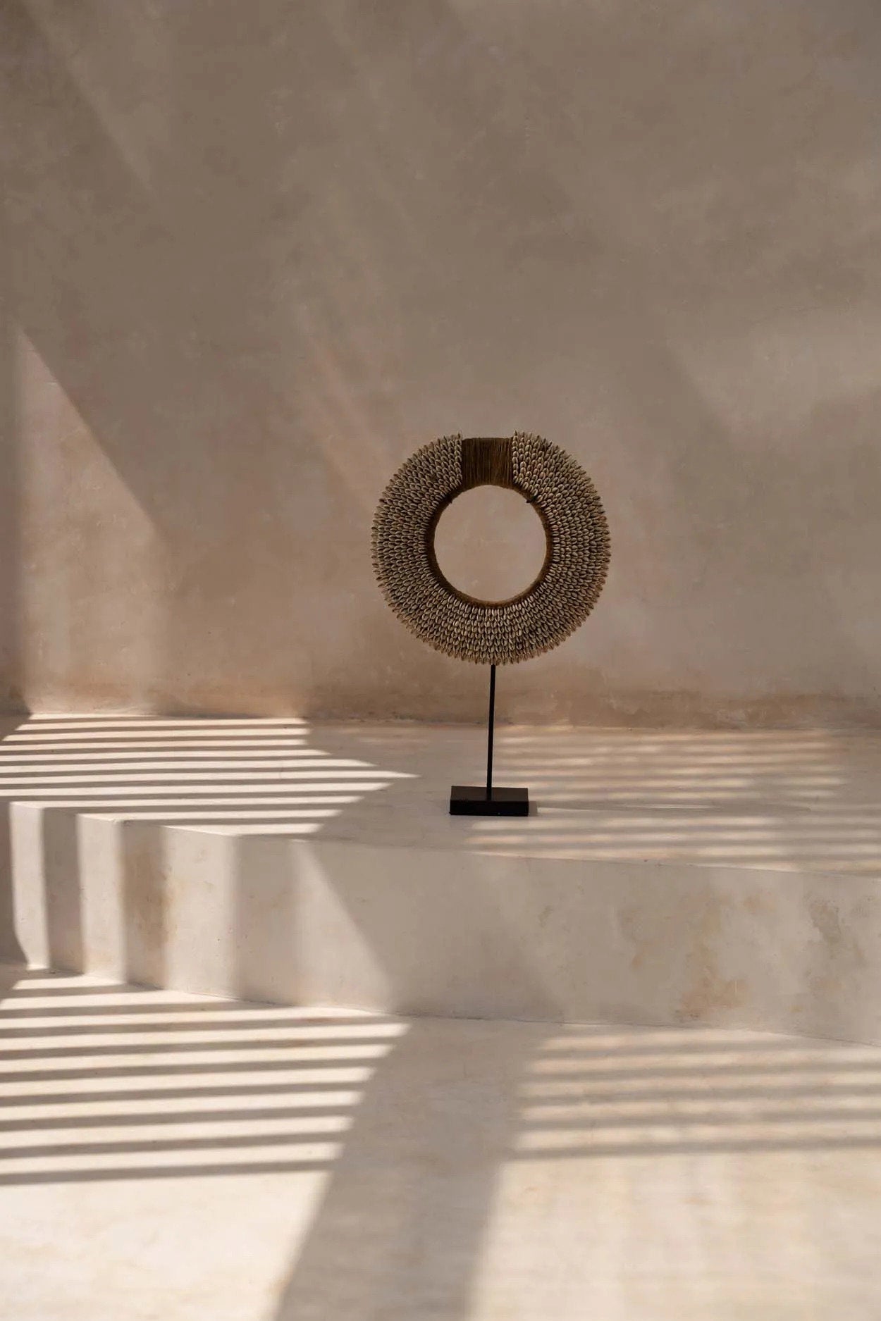 De Shell Réunion on Stand - Natural