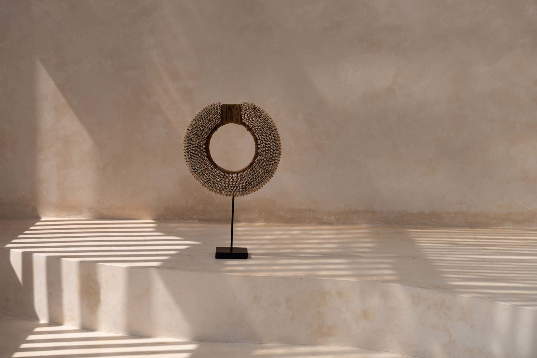 De Shell Réunion on Stand - Natural