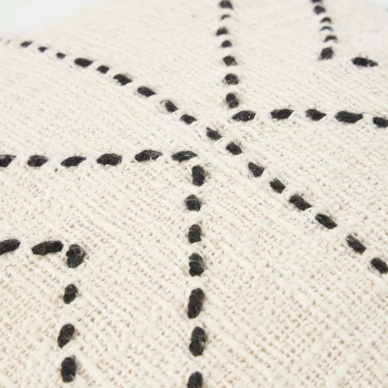 De Tribale Kussenhoes - Natuurlijk Zwart