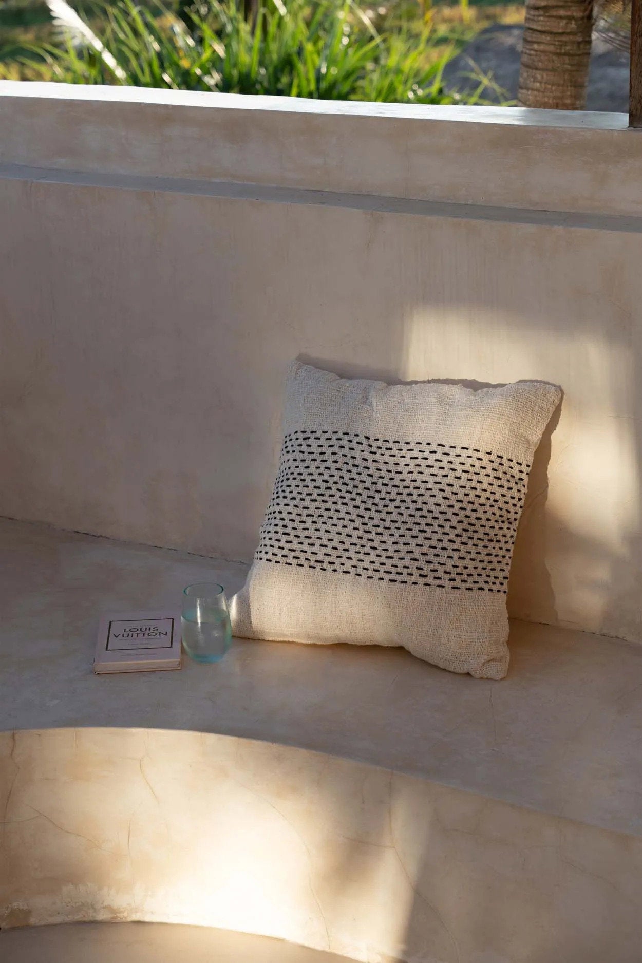 De Mistige Kussenhoes - Natuurlijk Zwart