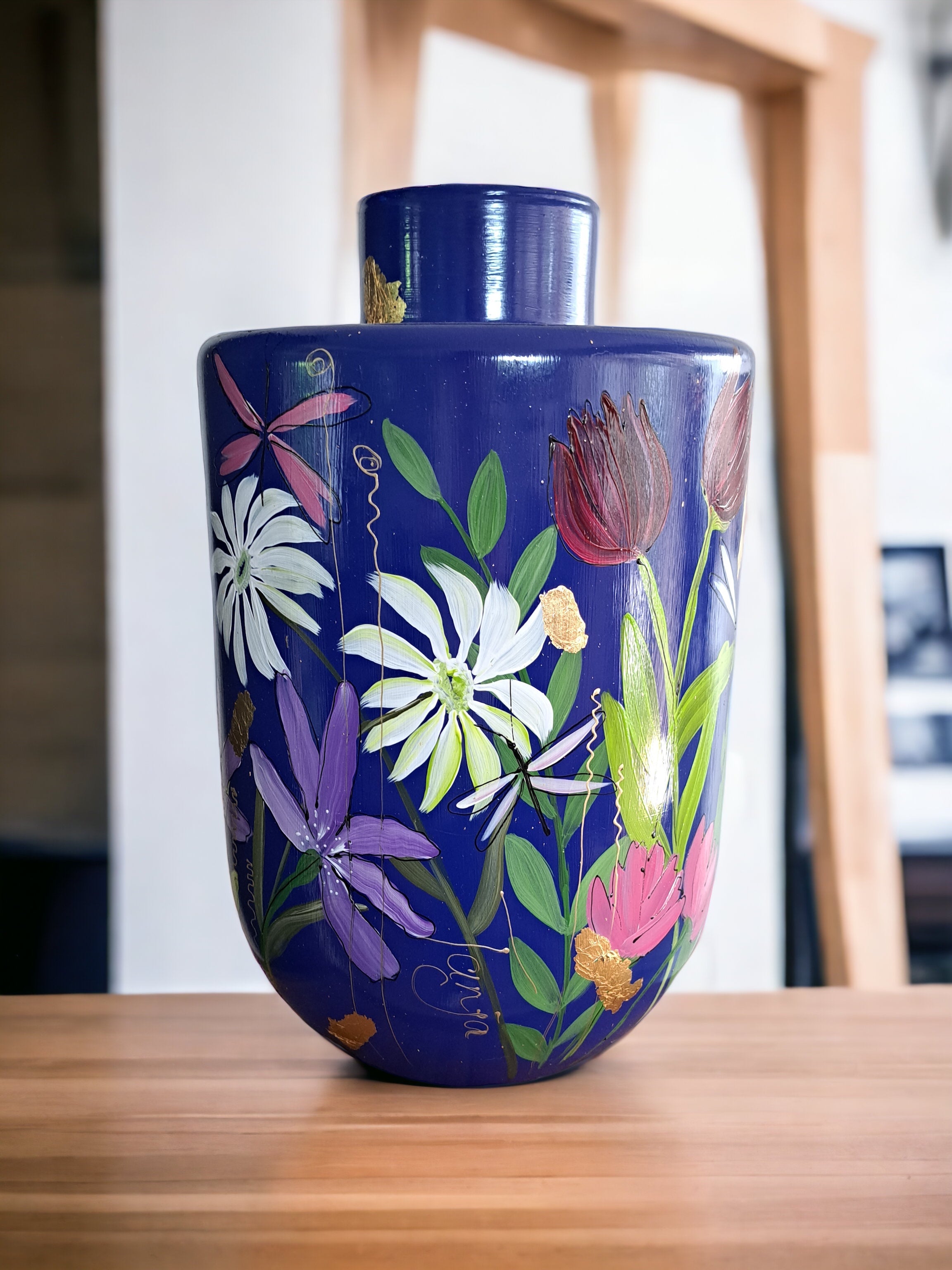 Handbemalte Vase, entworfen von Tanja Diederen