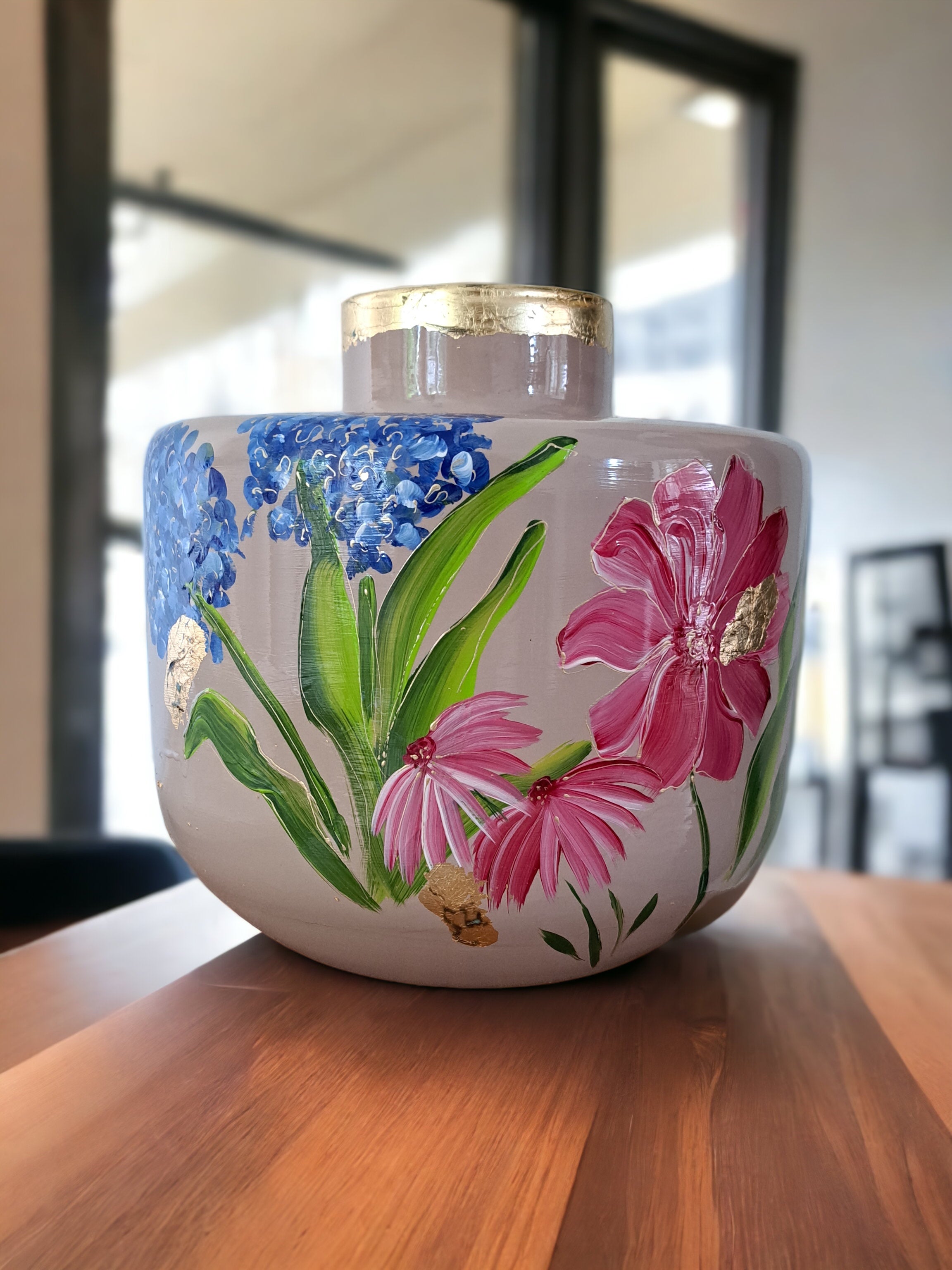 Handbemalte Vase, entworfen von Tanja Diederen