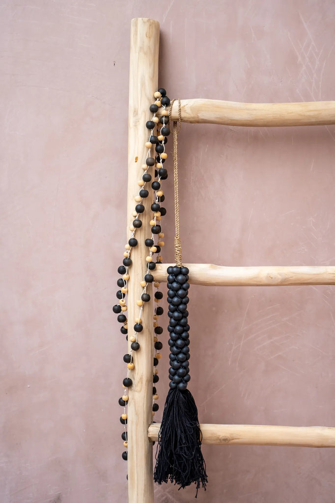 De Wooden Beads met Katoen Hangdecoratie - Zwart