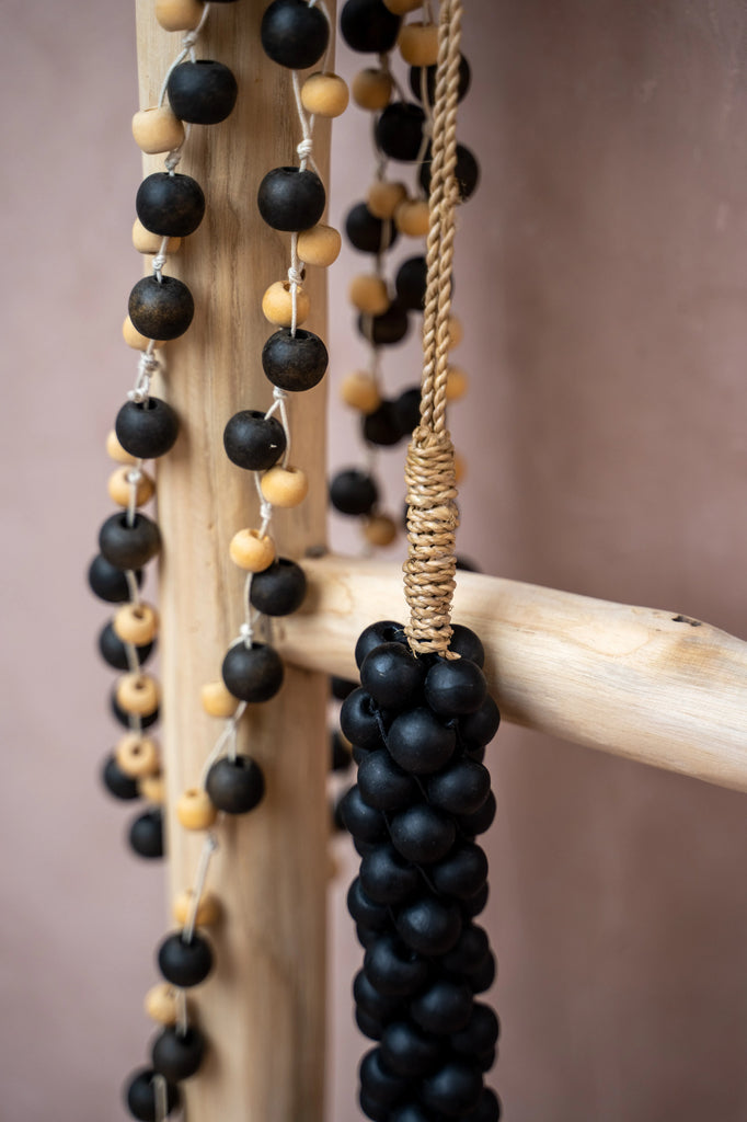 De Wooden Beads met Katoen Hangdecoratie - Zwart