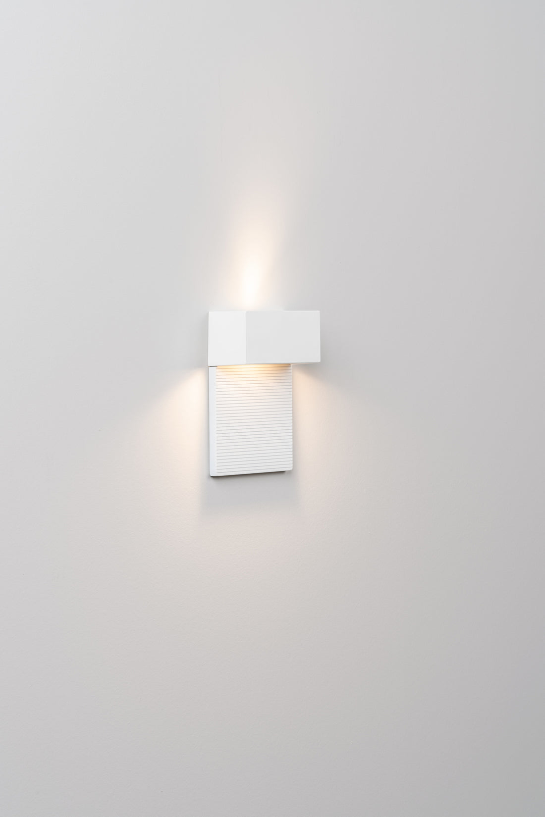 Mini wandlamp H.15 G9 wit met structuur