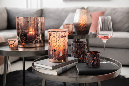 Patroon van glas met donkerroze kleine hurricane.