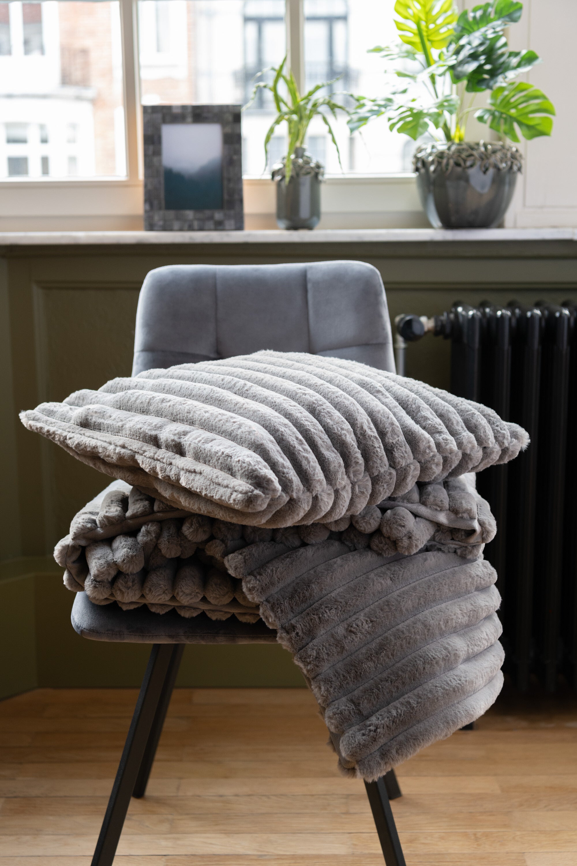 J-Line Plaid corduroy - polyester - donkergrijs - 180 x 130 cm