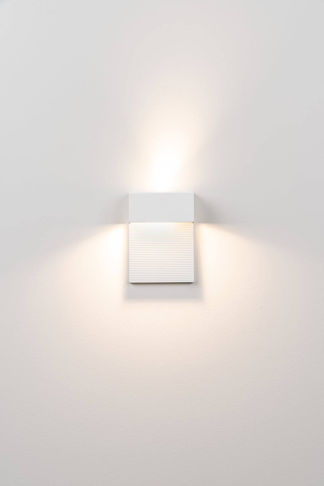 Mini-wandlamp H.15 DOB LED gestructureerd wit
