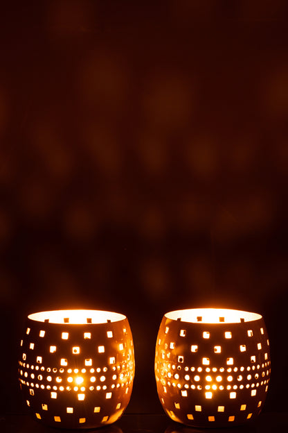 Kaarsenhouder geperforeerd metaal lichtroze/beige assortiment van 2