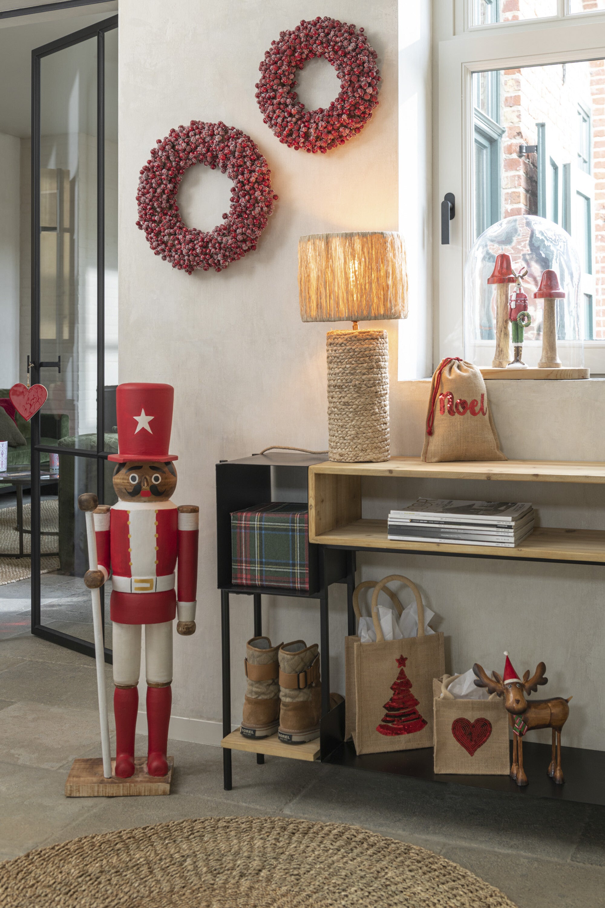 Krans Ronde Bessen Plastic Rood Groot