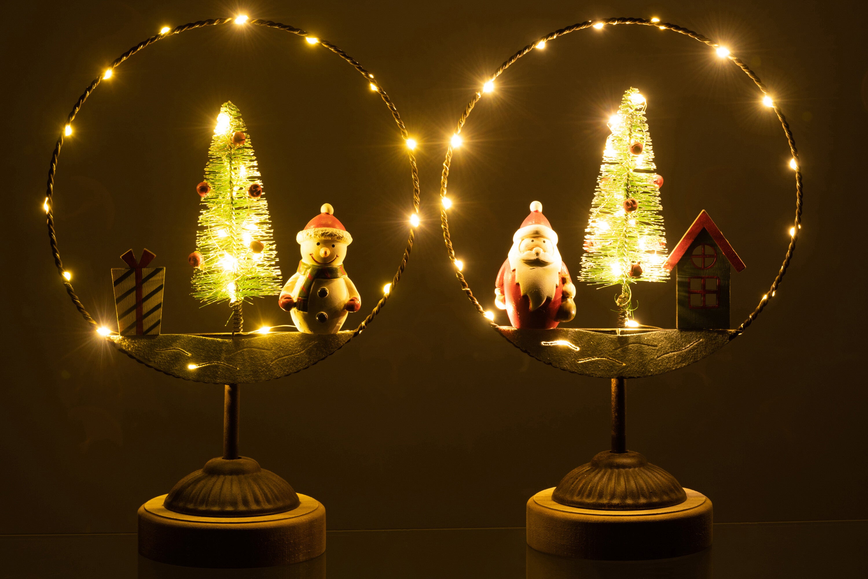 Cirkel Op Voet + Led Kerstman/Sneeuwpop Hout/Metaal Mix Assortiment Van 2