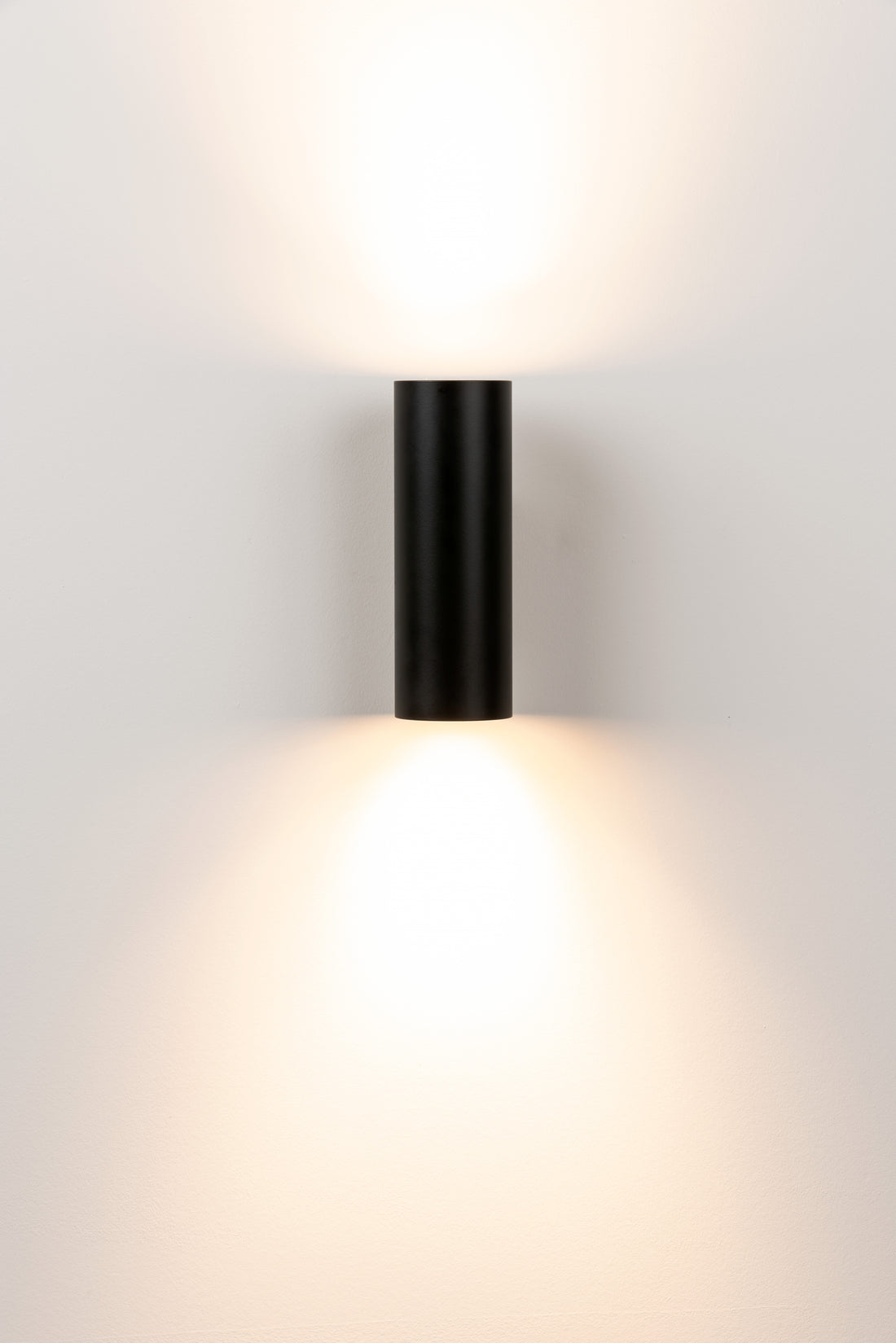 Kronn wandlamp 2x GU10 gestructureerd zwart
