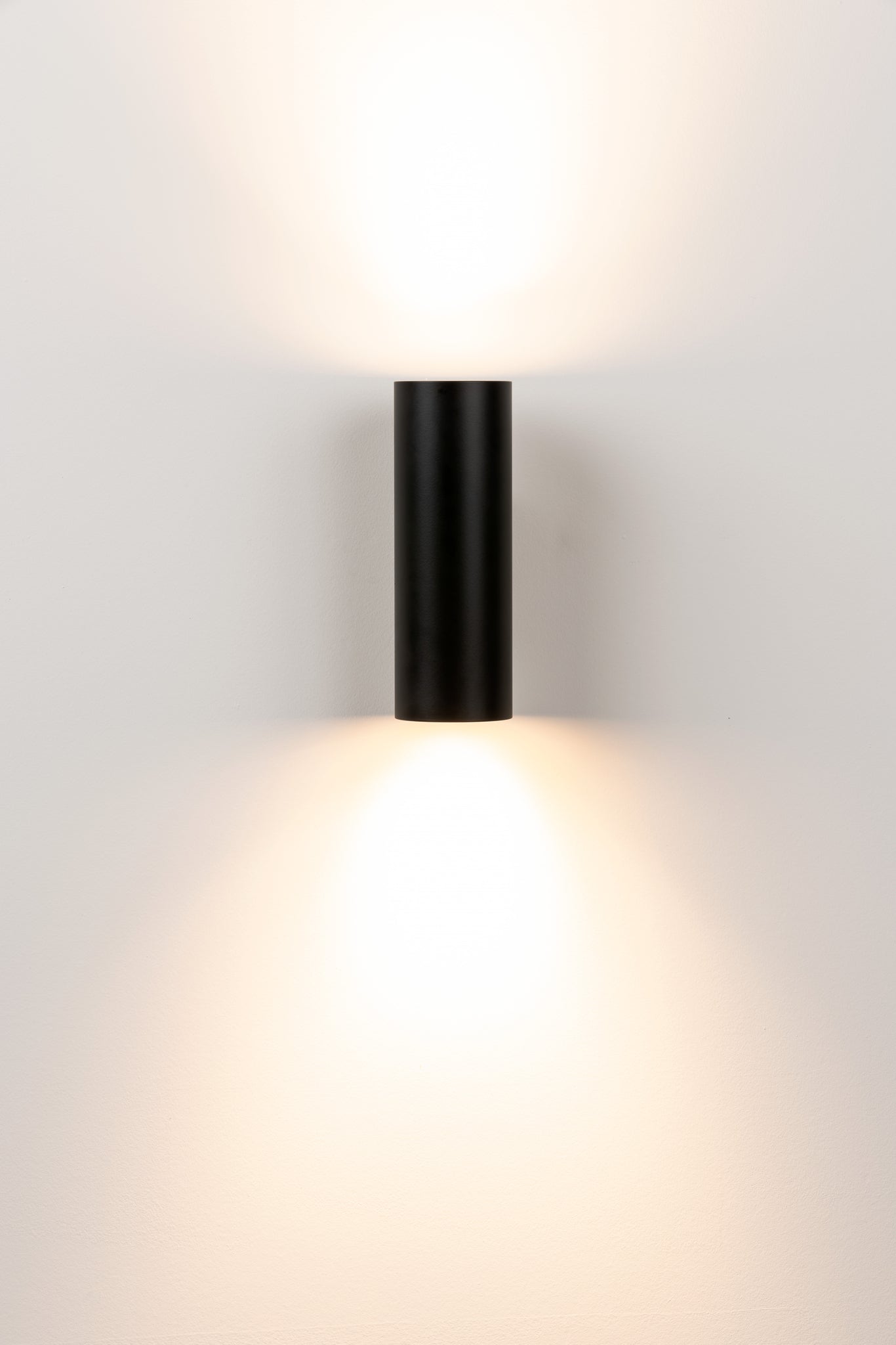 Kronn wandlamp 2x GU10 gestructureerd zwart